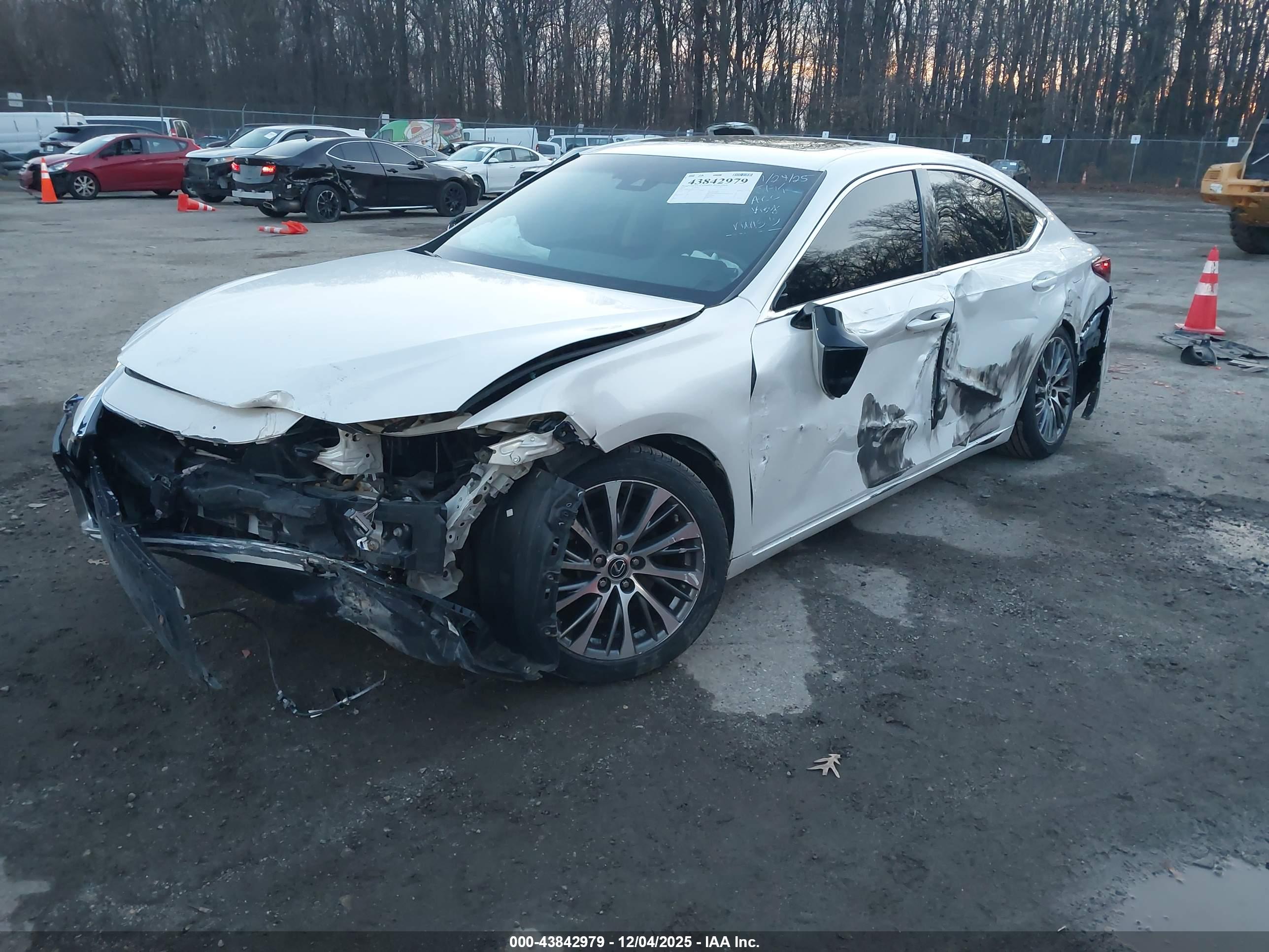 LEXUS ES image 2