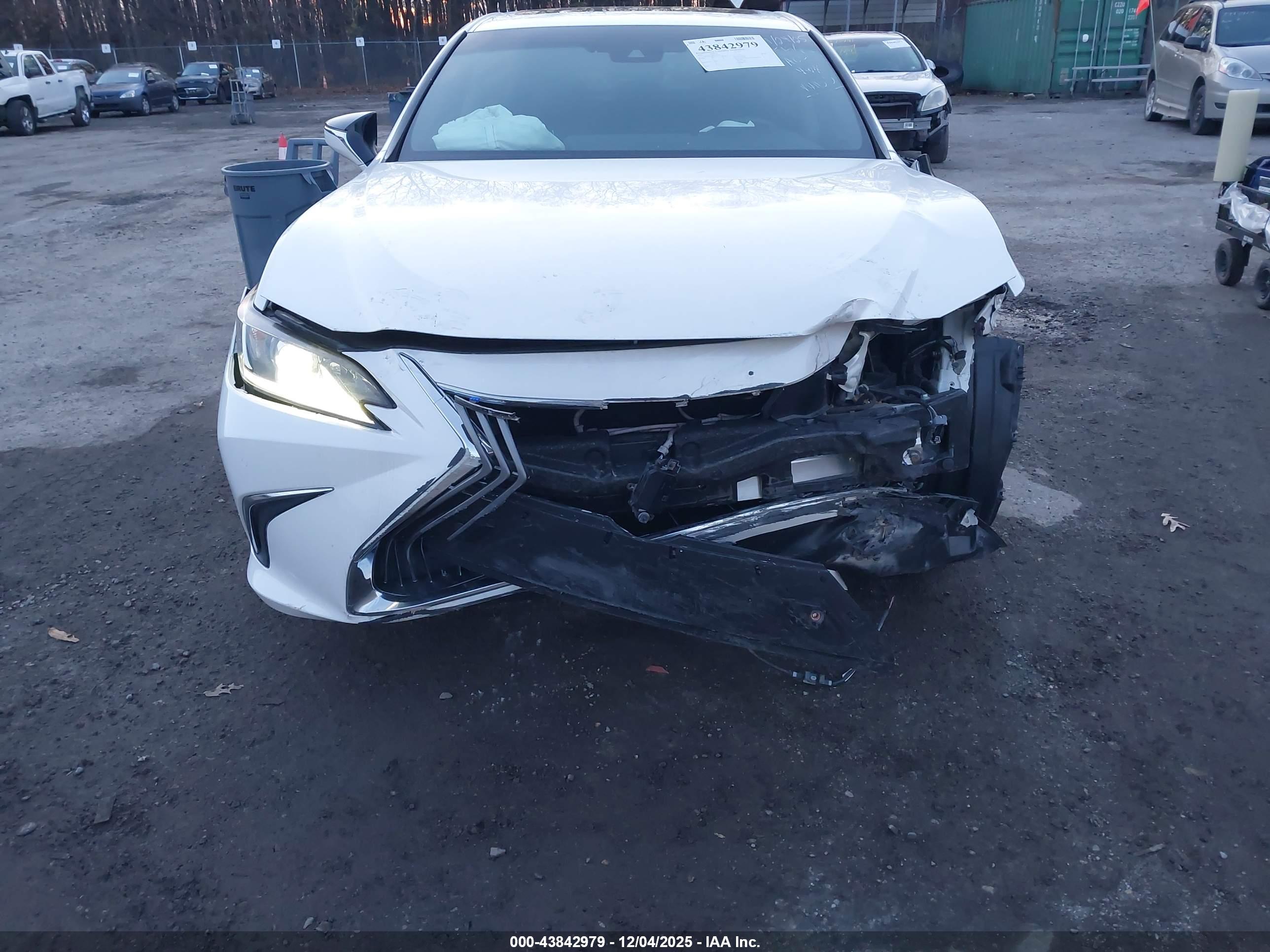 LEXUS ES image 6