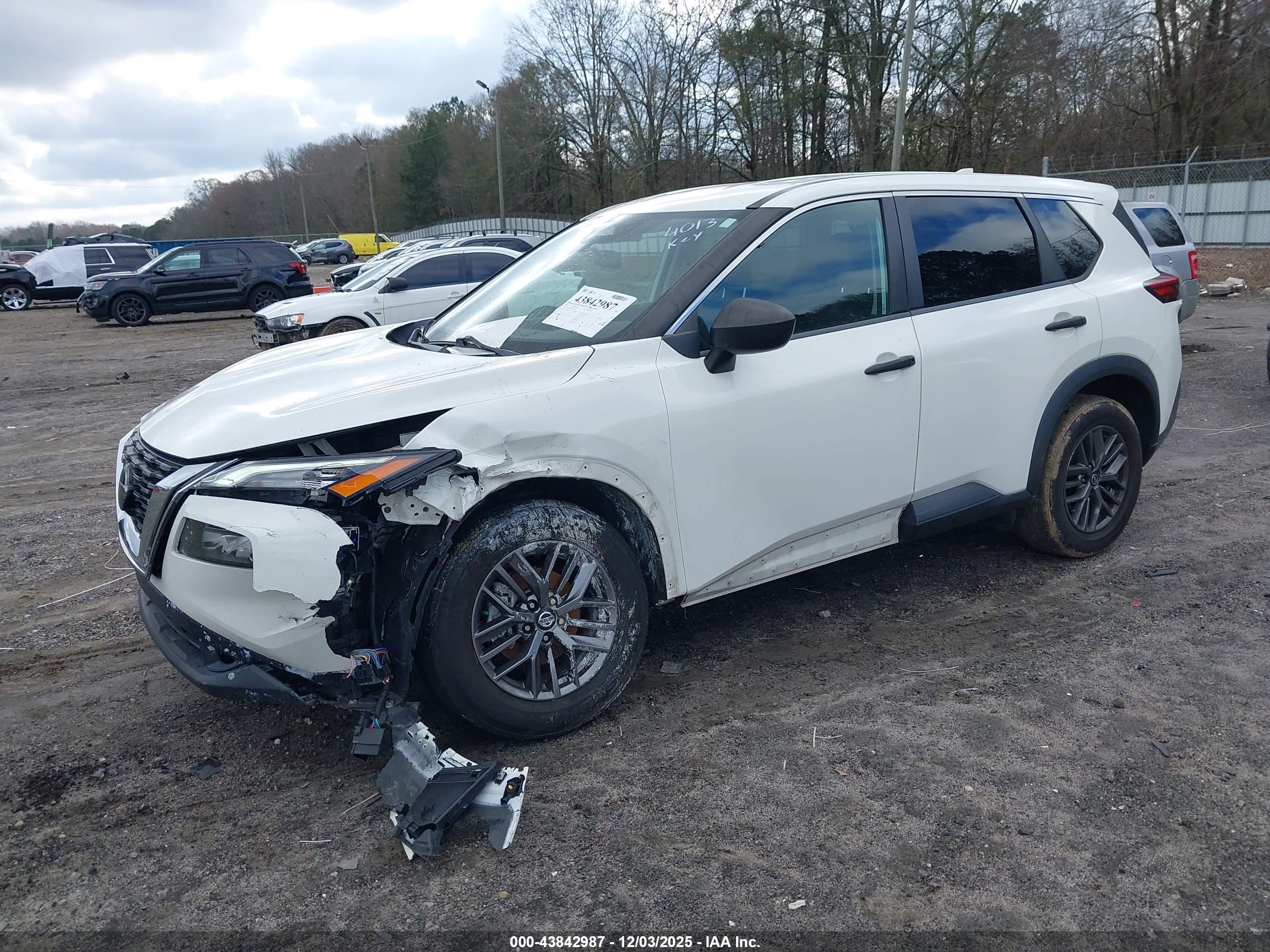 NISSAN ROGUE image 2