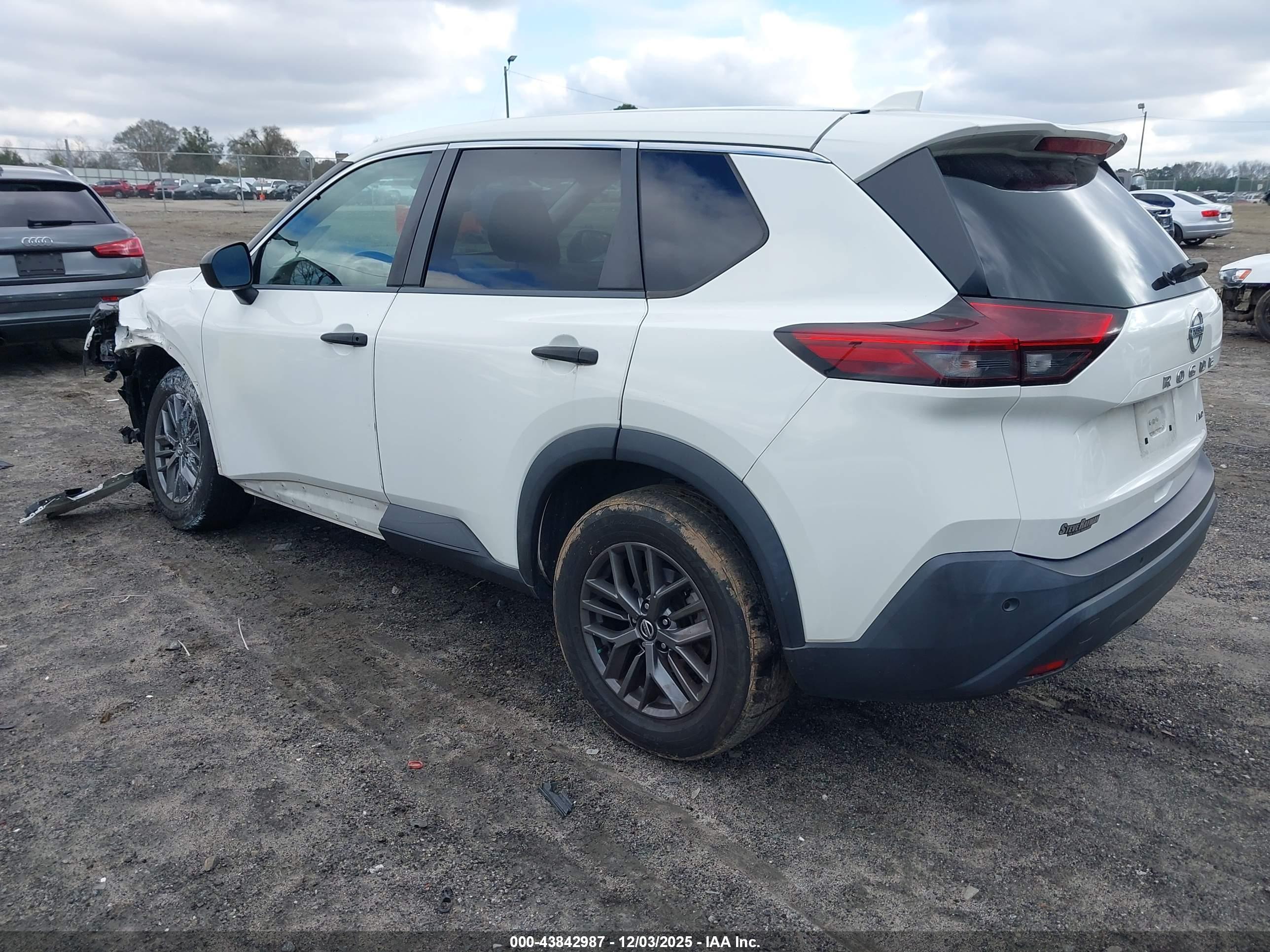 NISSAN ROGUE image 3