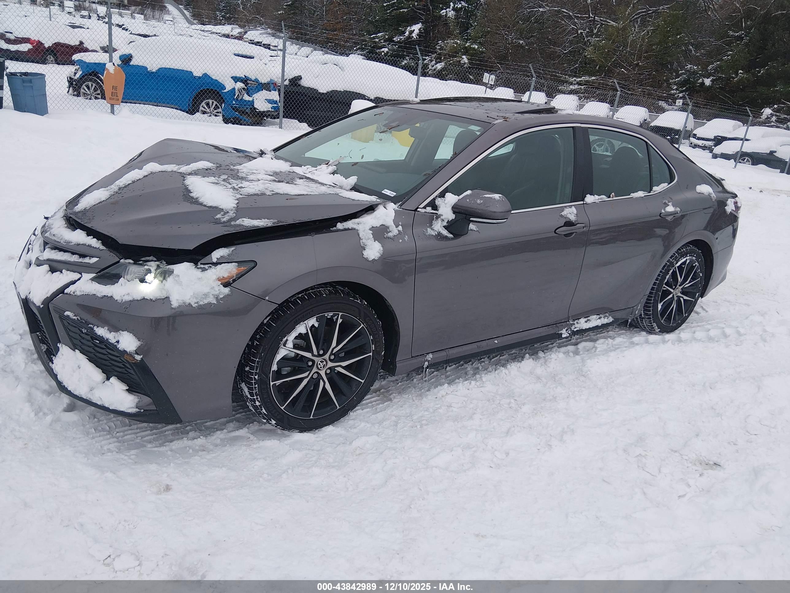 TOYOTA CAMRY image 2