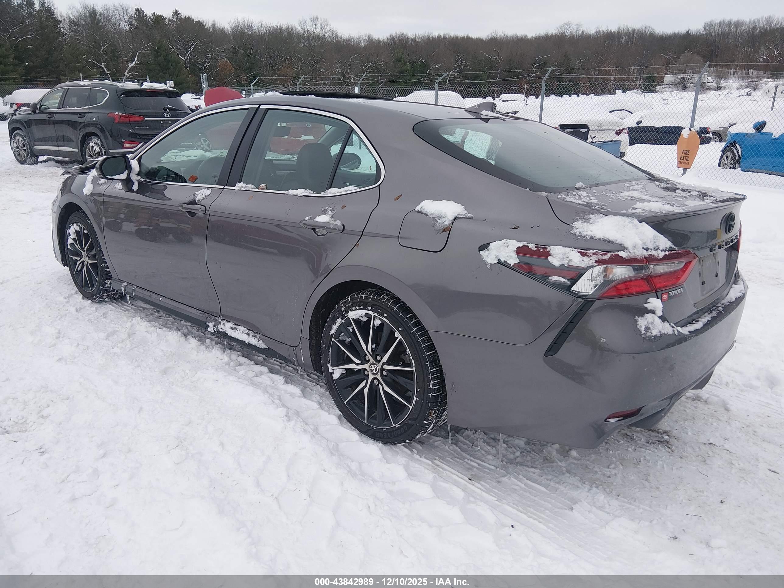 TOYOTA CAMRY image 3
