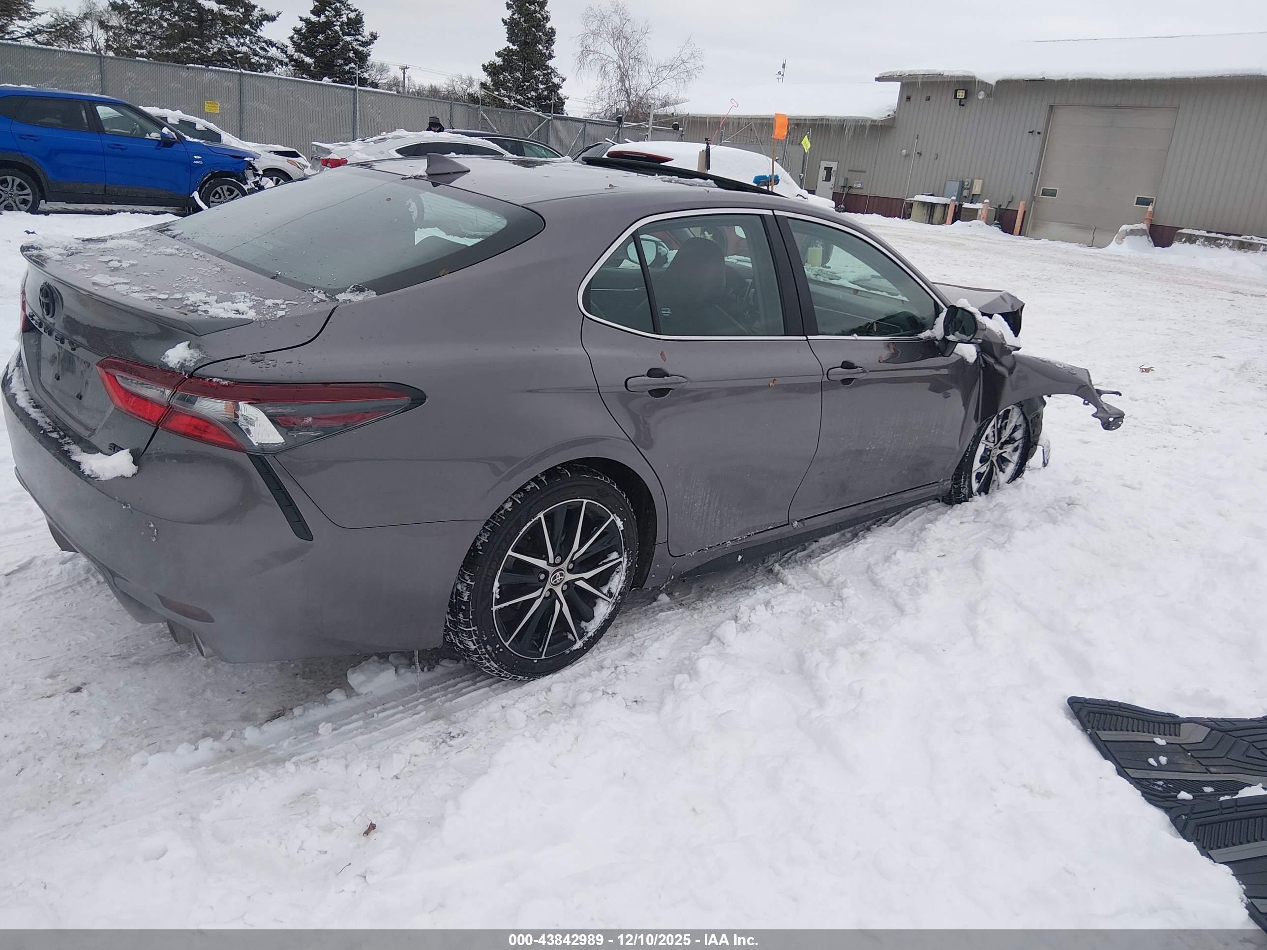 TOYOTA CAMRY image 4