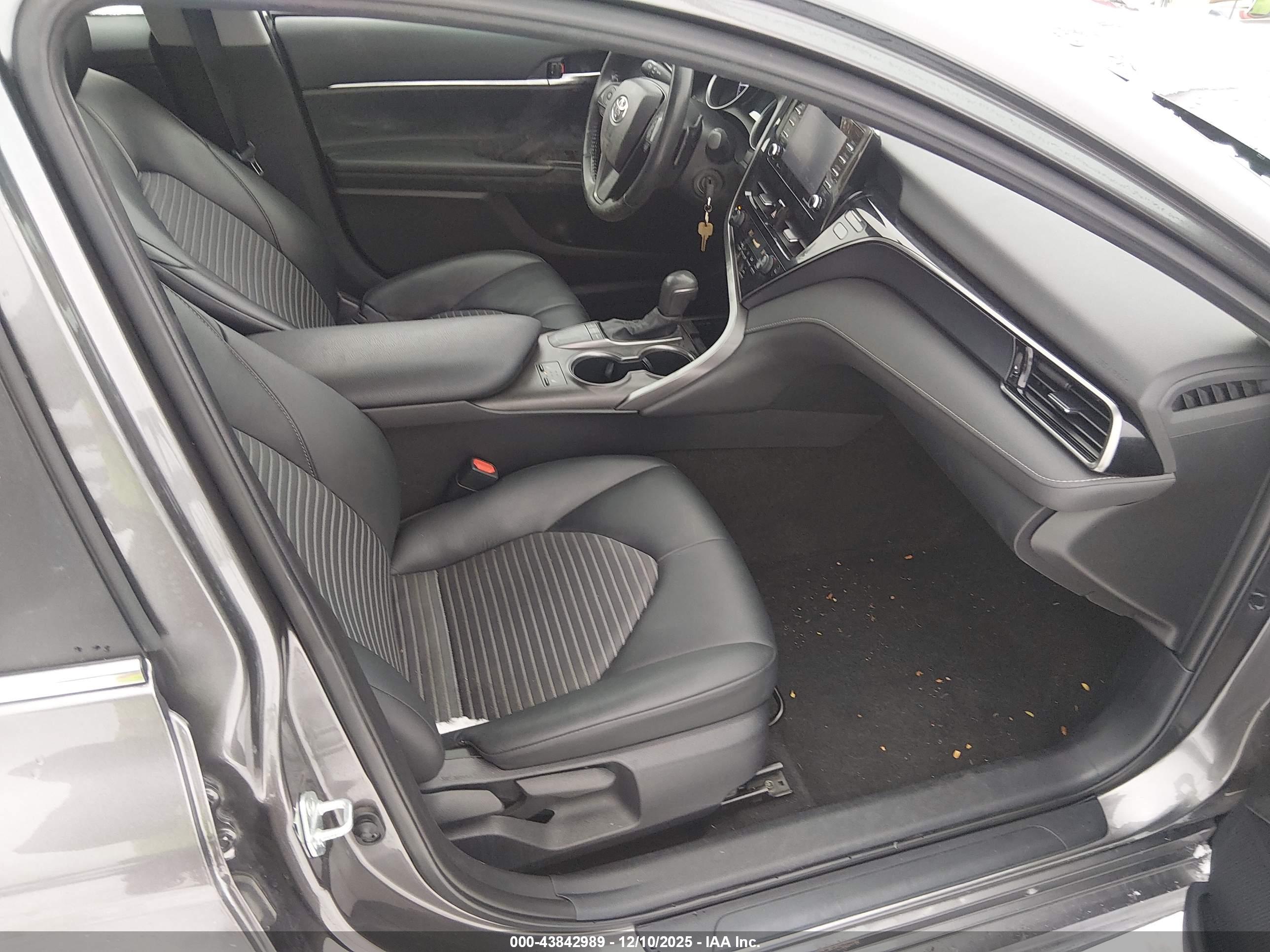 TOYOTA CAMRY image 5