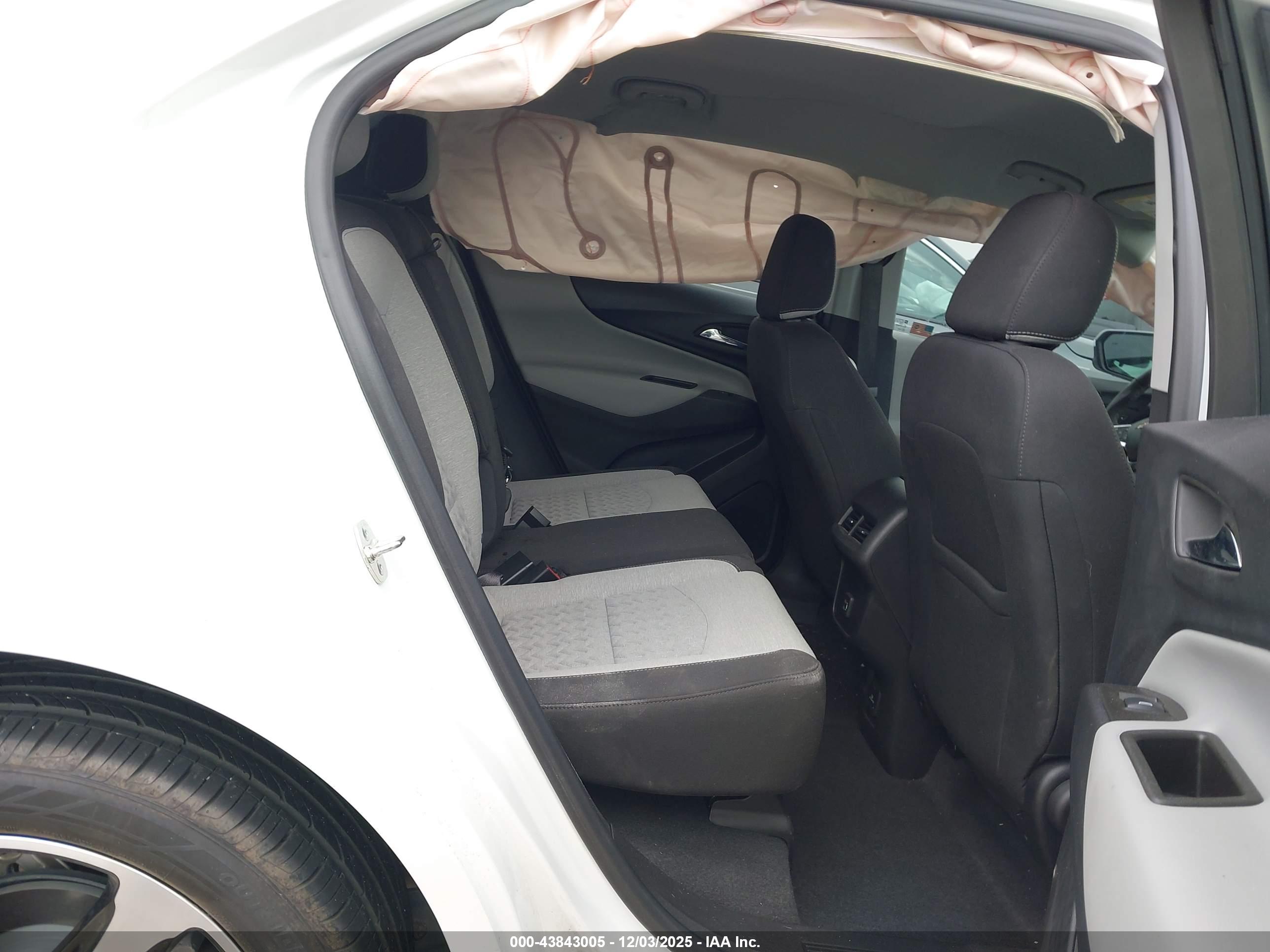 CHEVROLET EQUINOX image 8