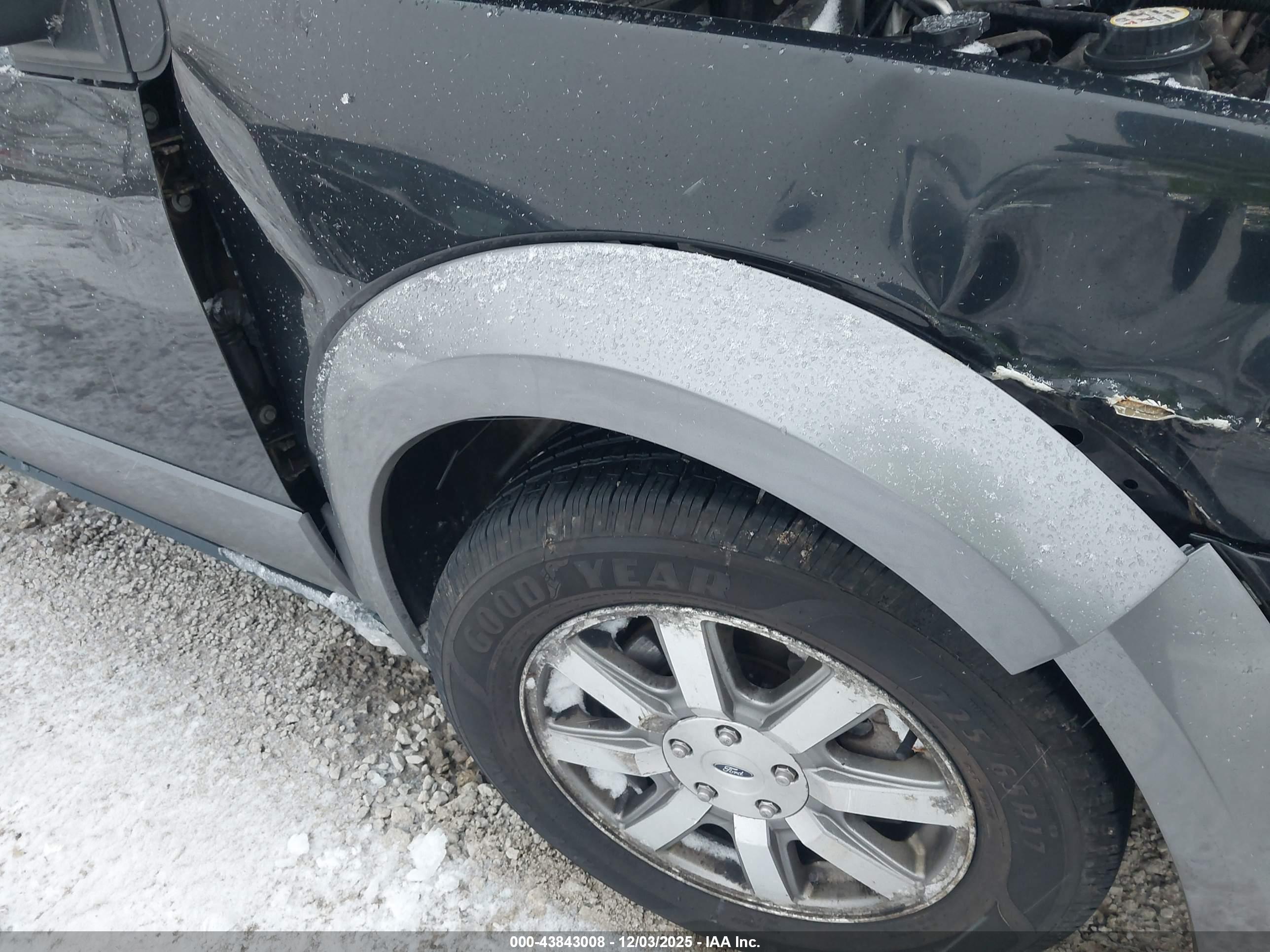FORD TAURUS image 6