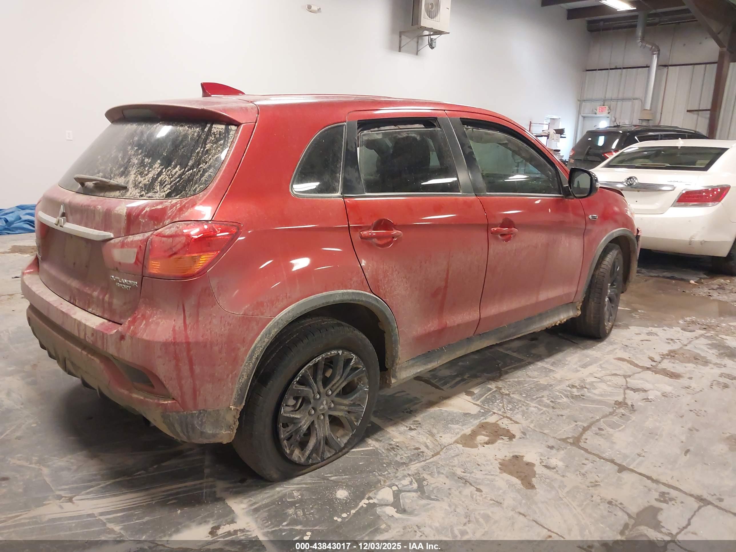 MITSUBISHI OUTLANDER image 4