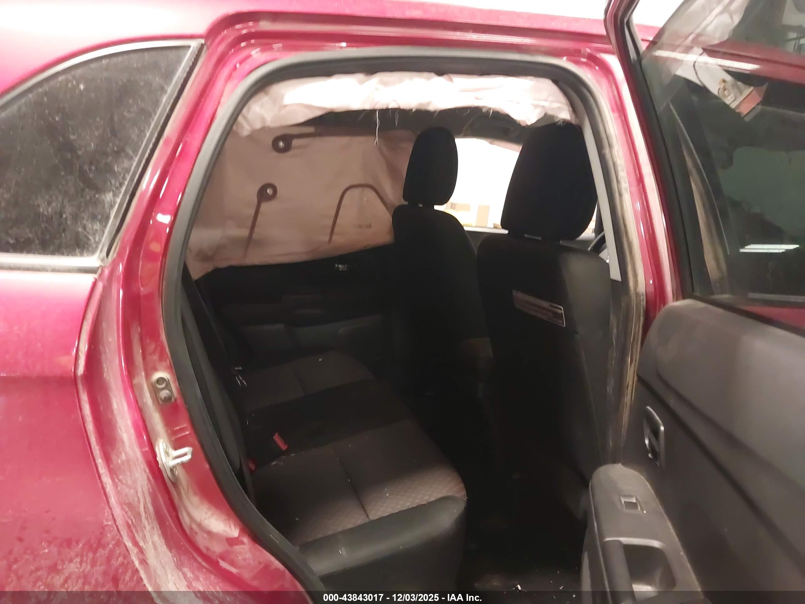 MITSUBISHI OUTLANDER image 8