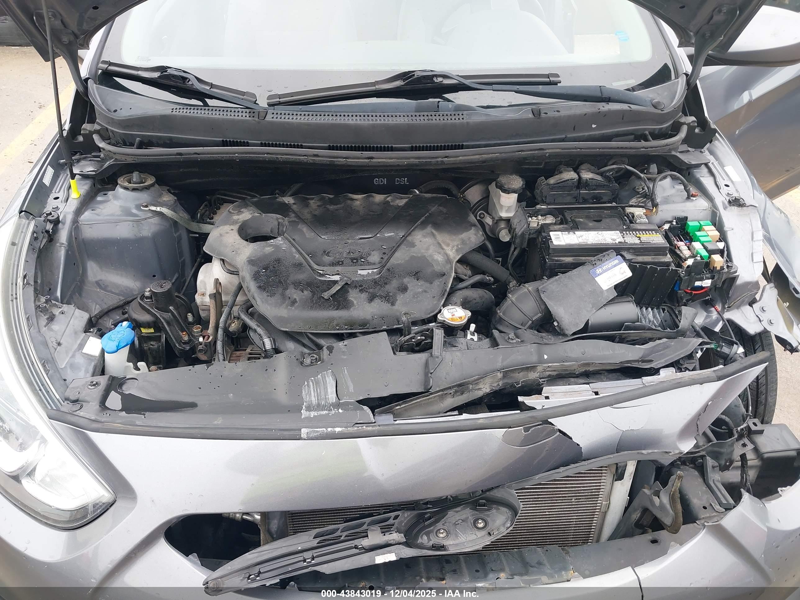 HYUNDAI ACCENT image 10