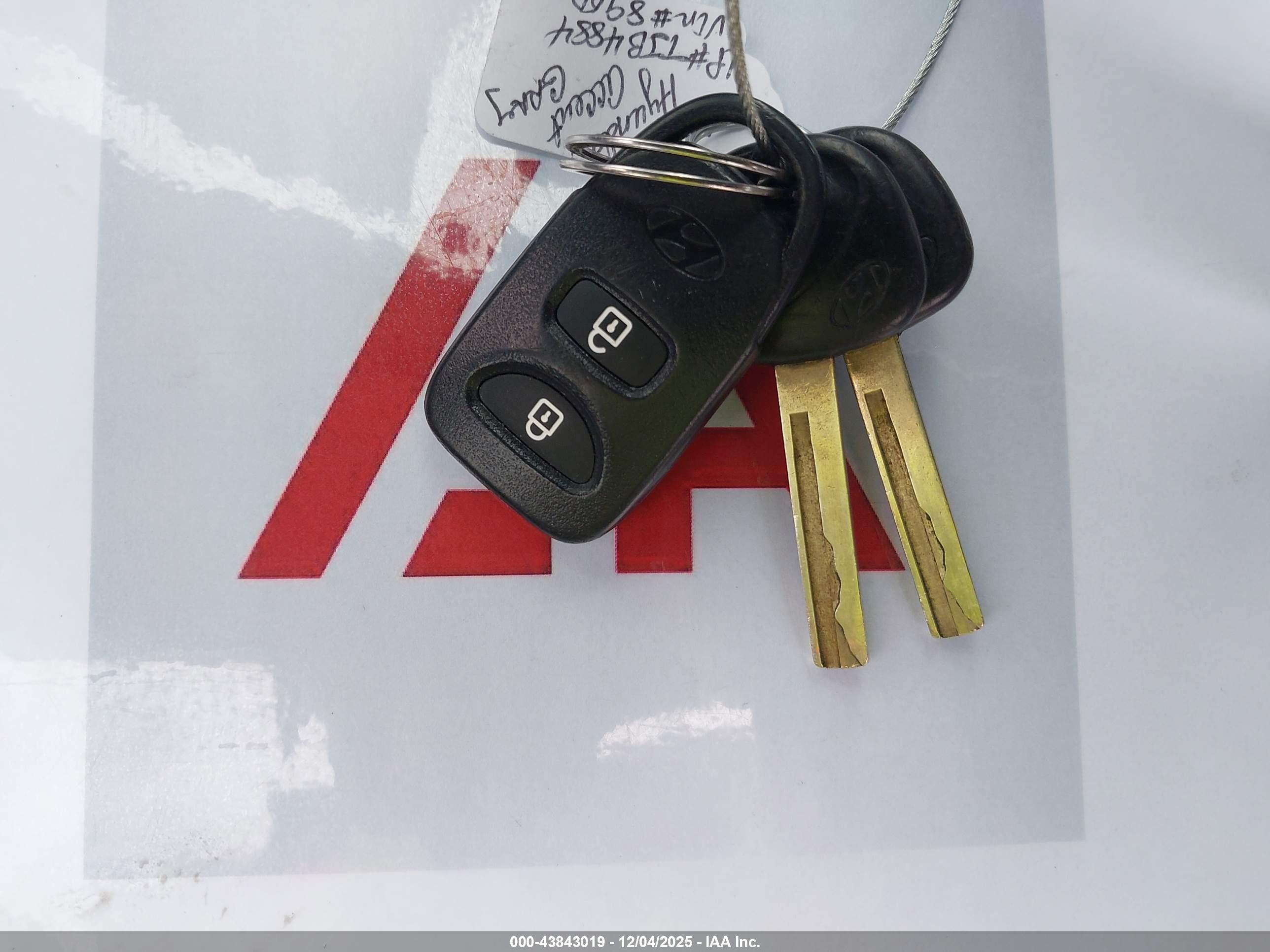 HYUNDAI ACCENT image 11