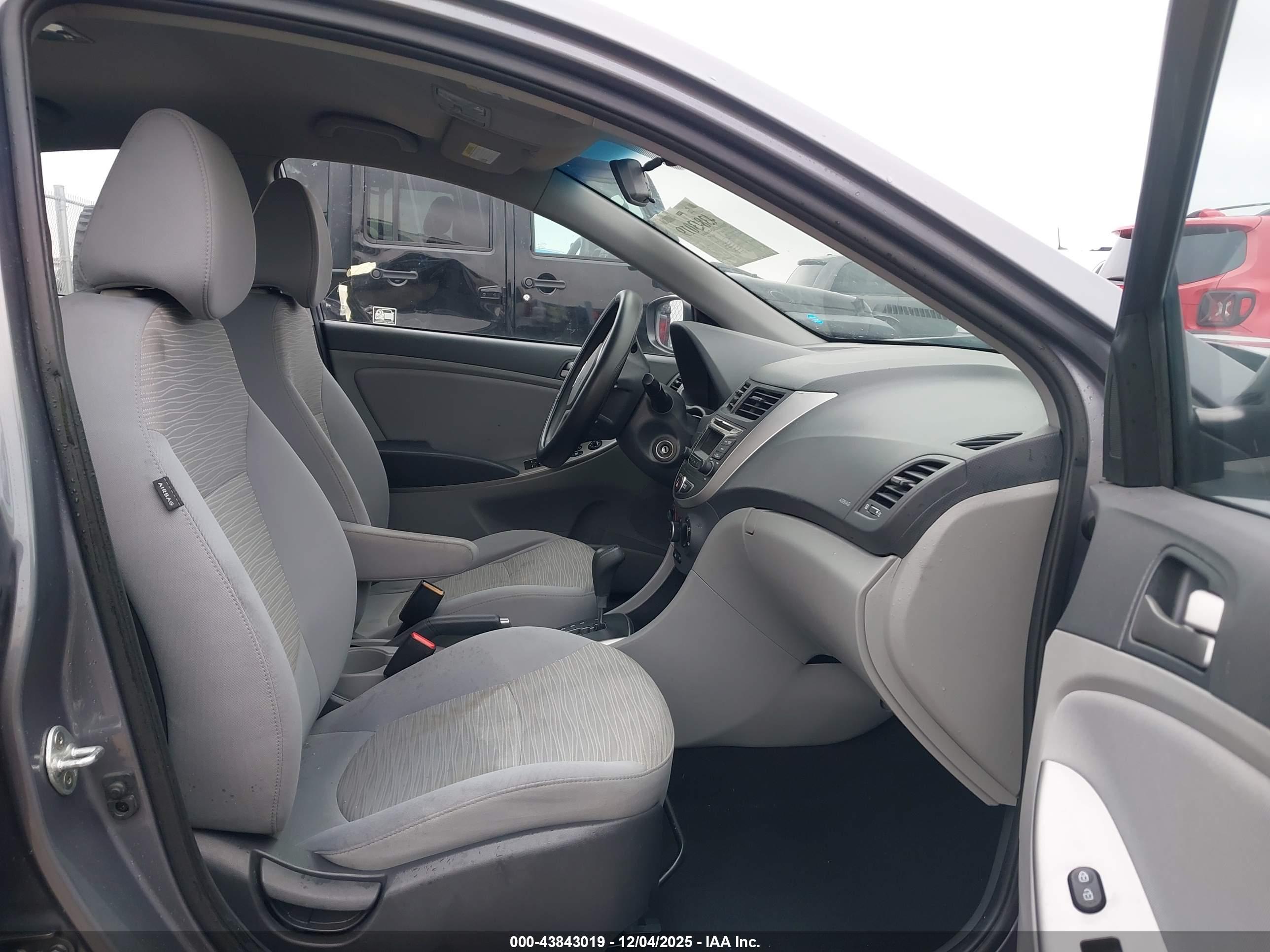 HYUNDAI ACCENT image 5