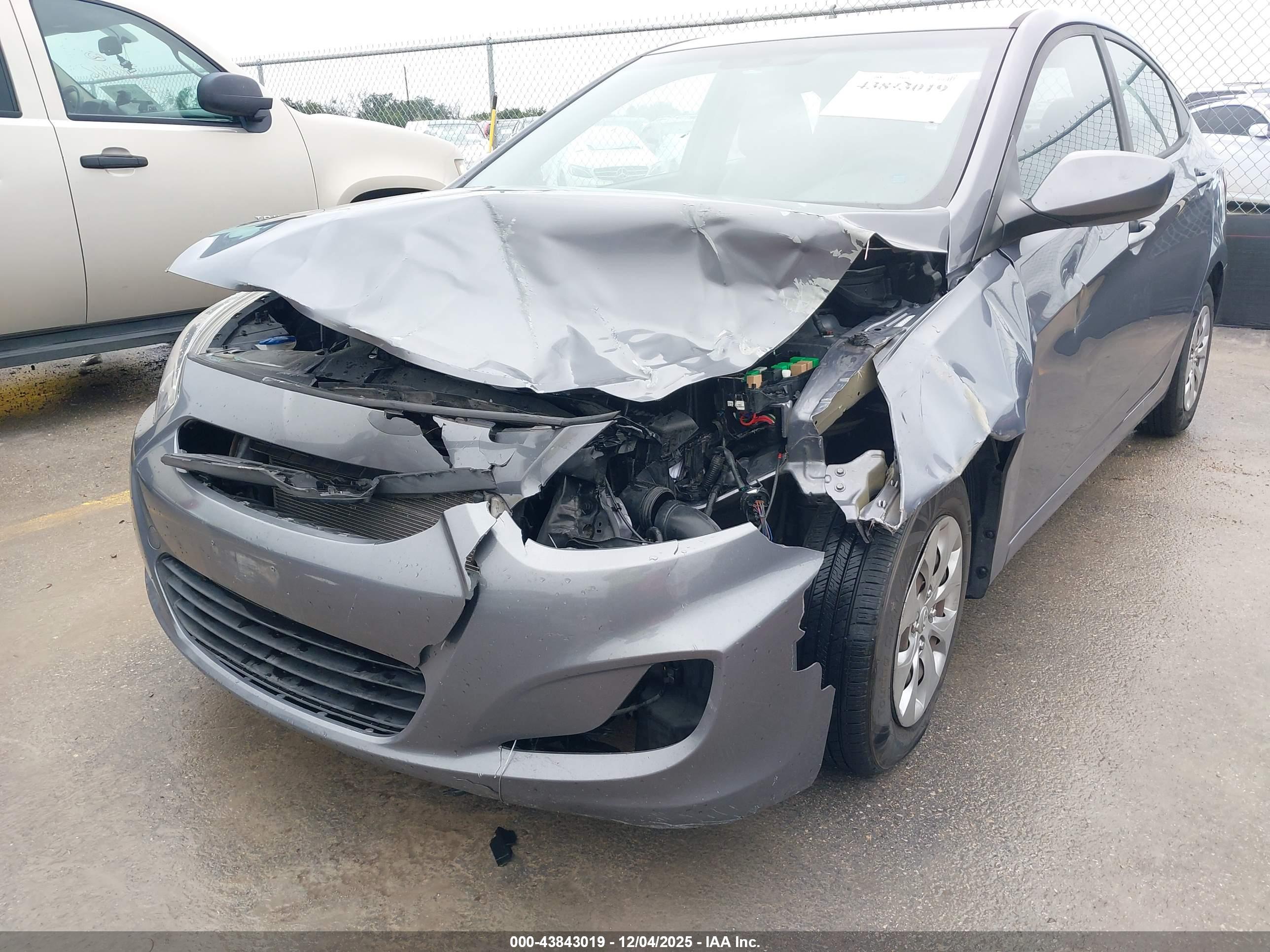 HYUNDAI ACCENT image 6