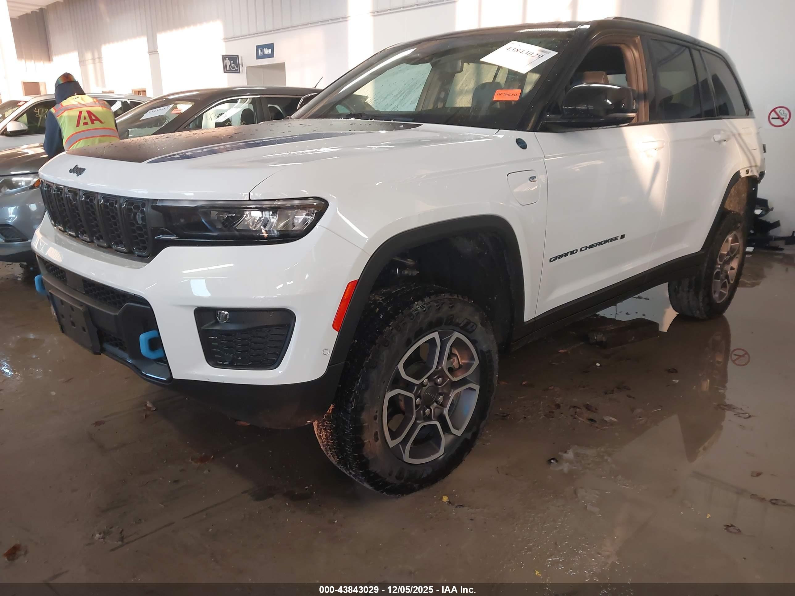 JEEP GRAND image 2