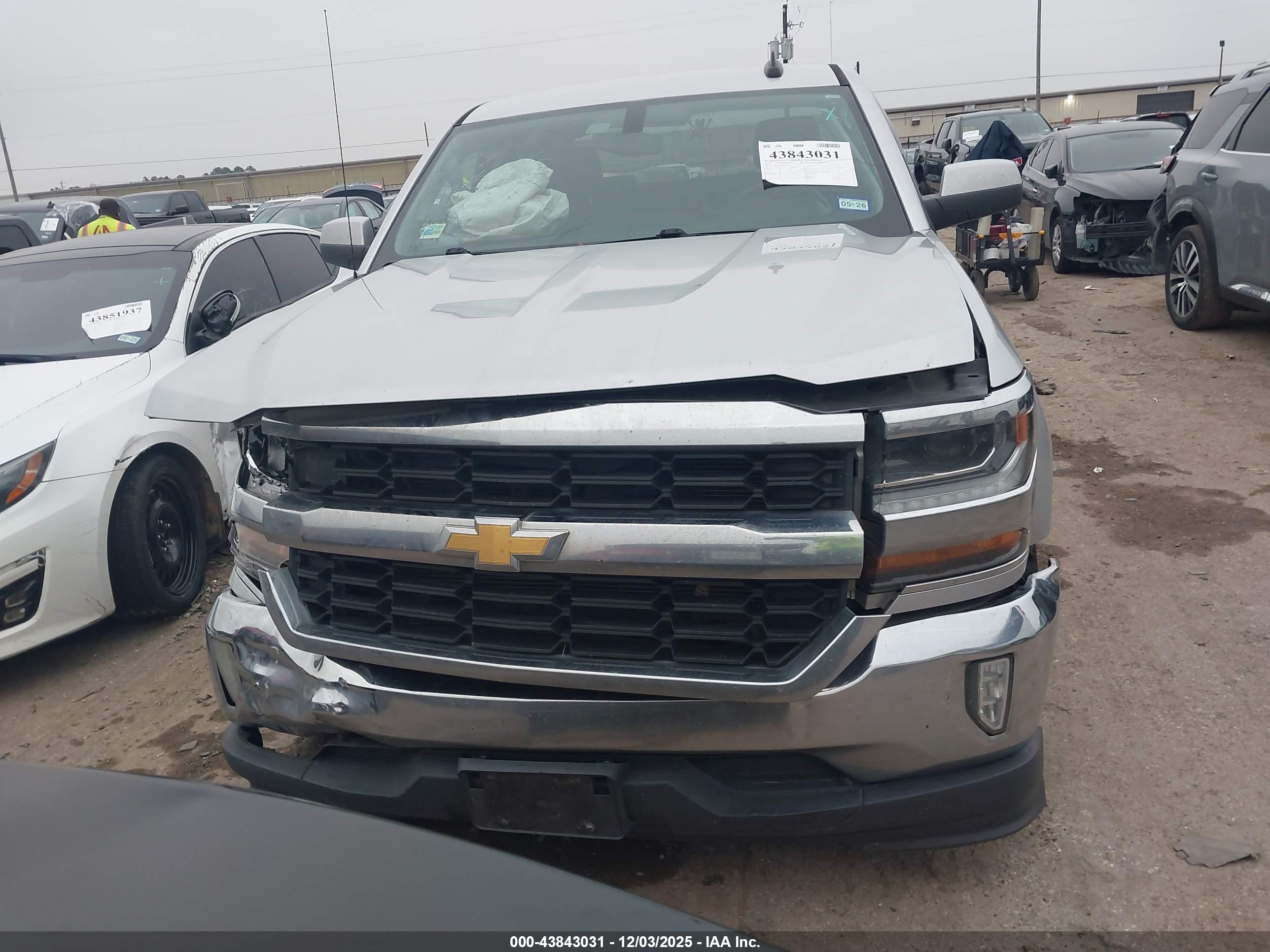 CHEVROLET SILVERADO image 6