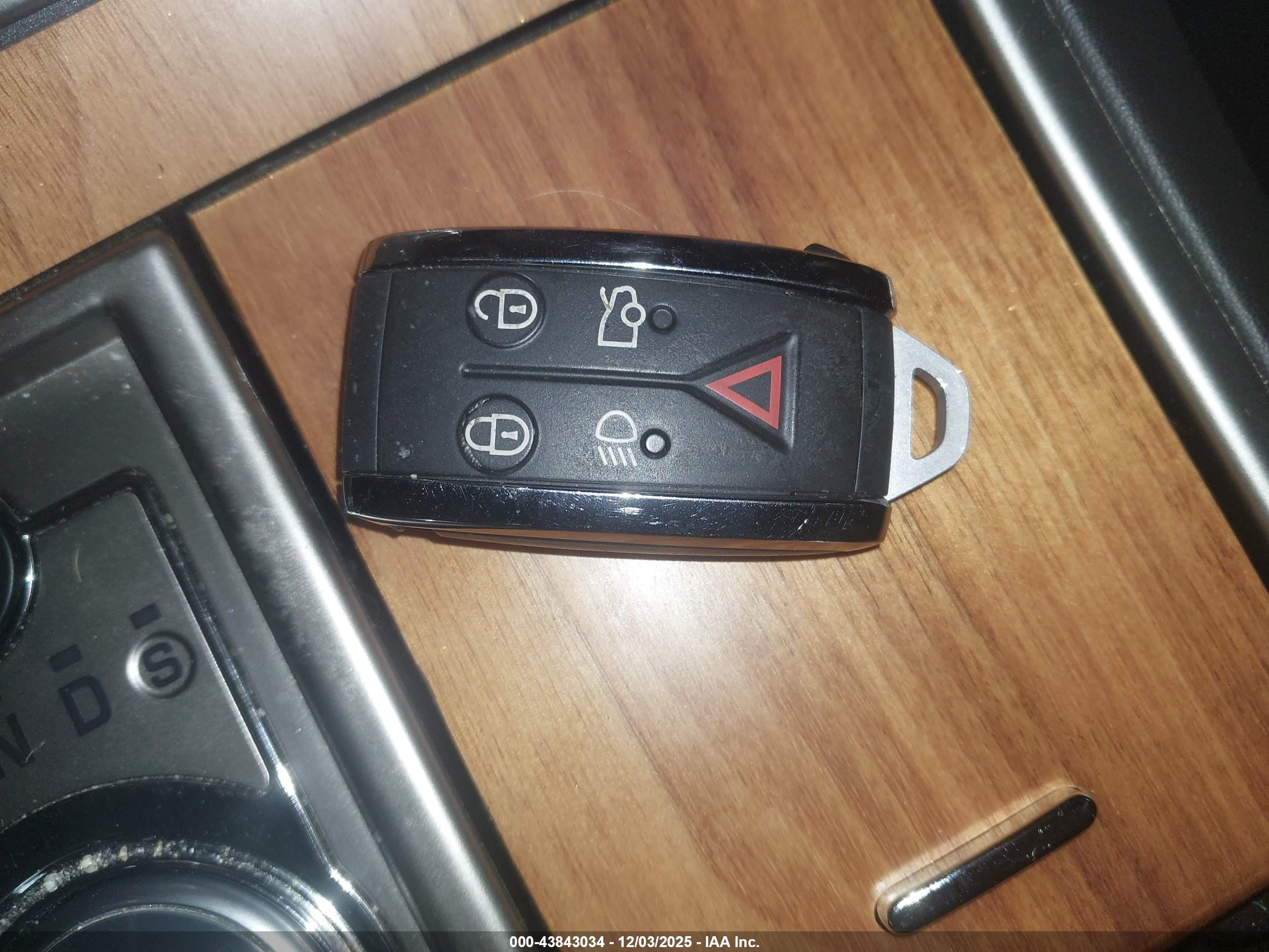JAGUAR XF image 11
