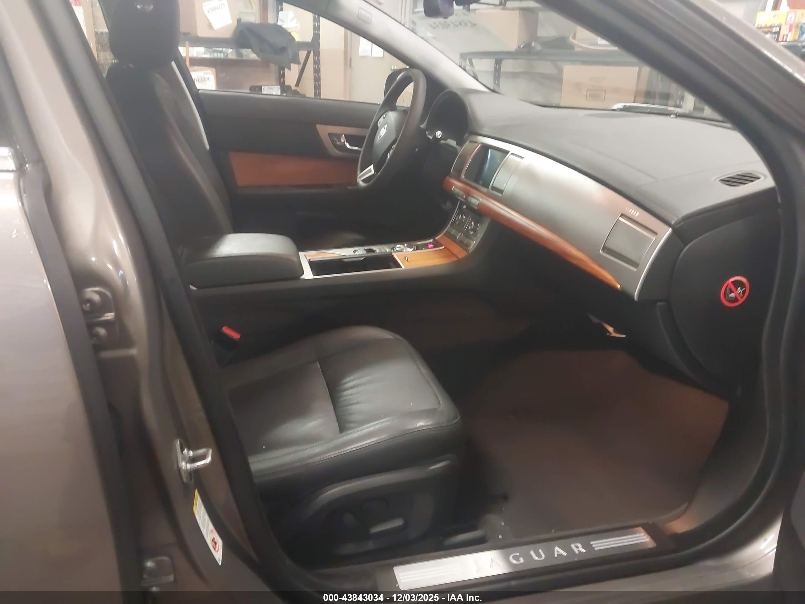 JAGUAR XF image 5
