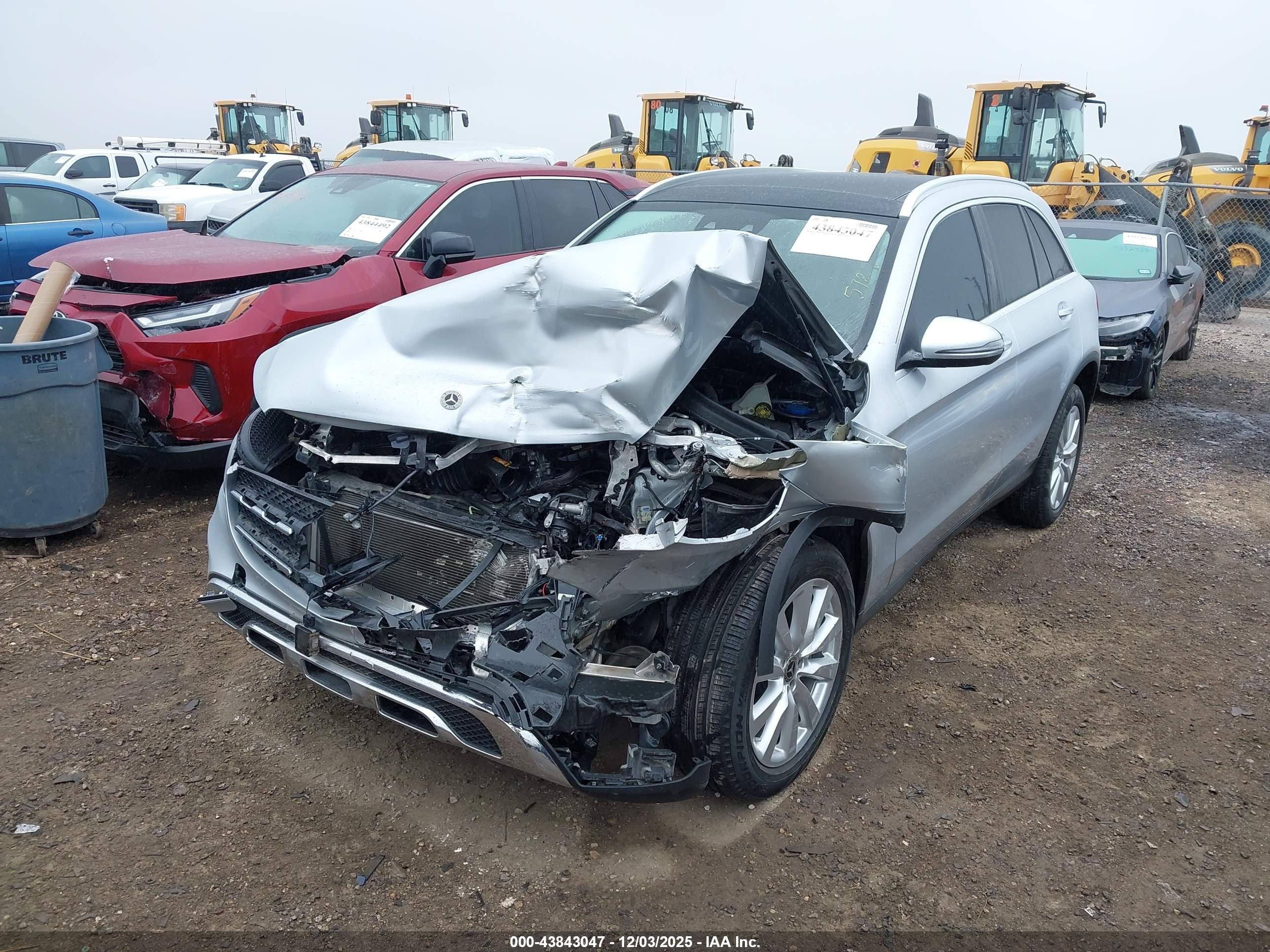 MERCEDES-BENZ GLC image 2