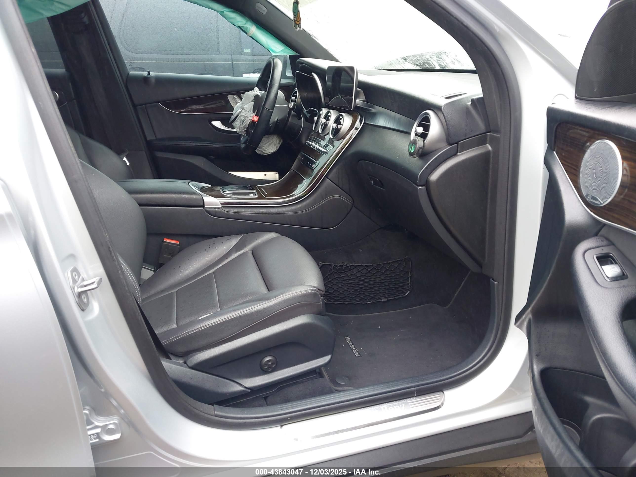 MERCEDES-BENZ GLC image 5