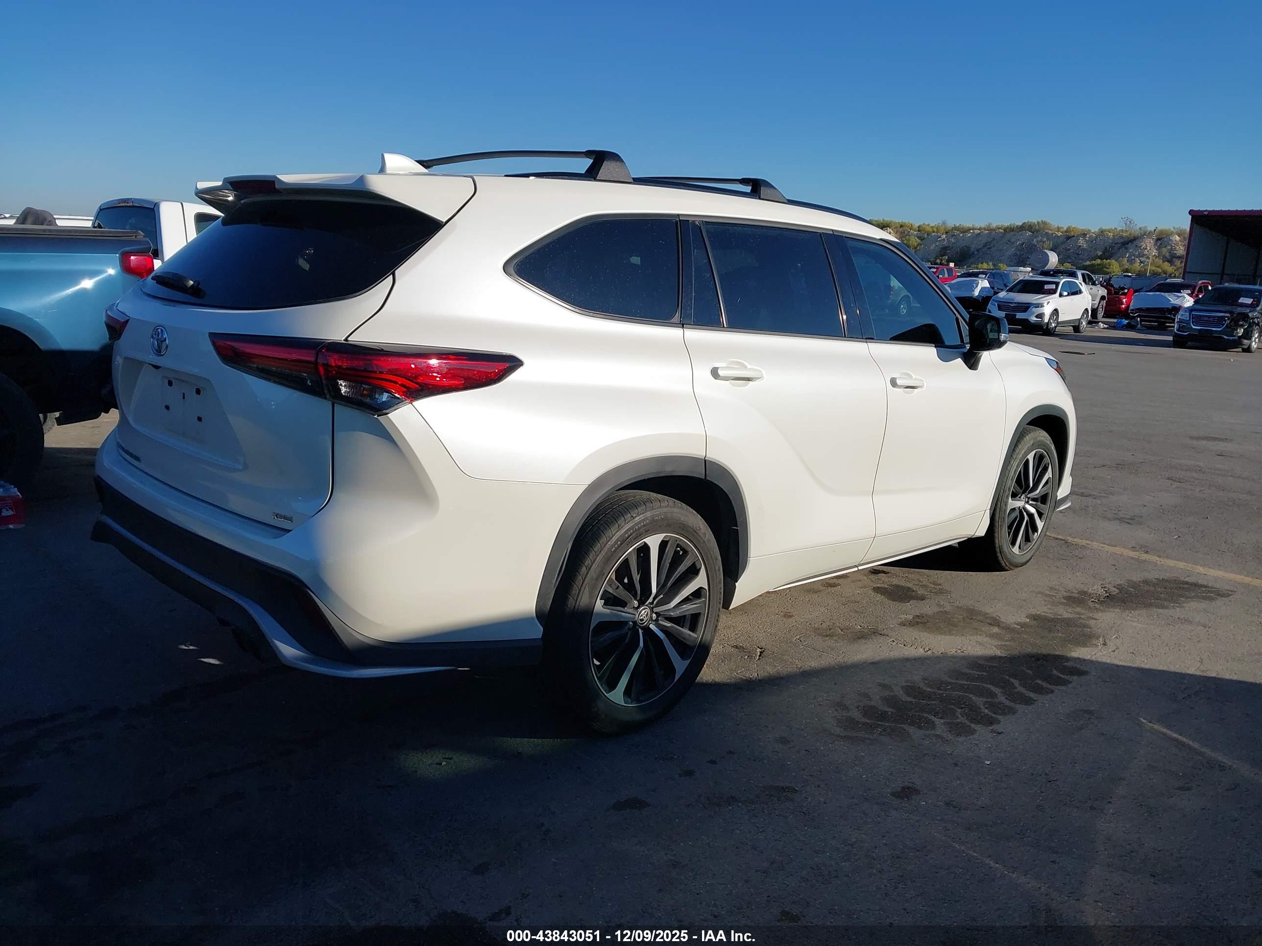 TOYOTA HIGHLANDER image 4