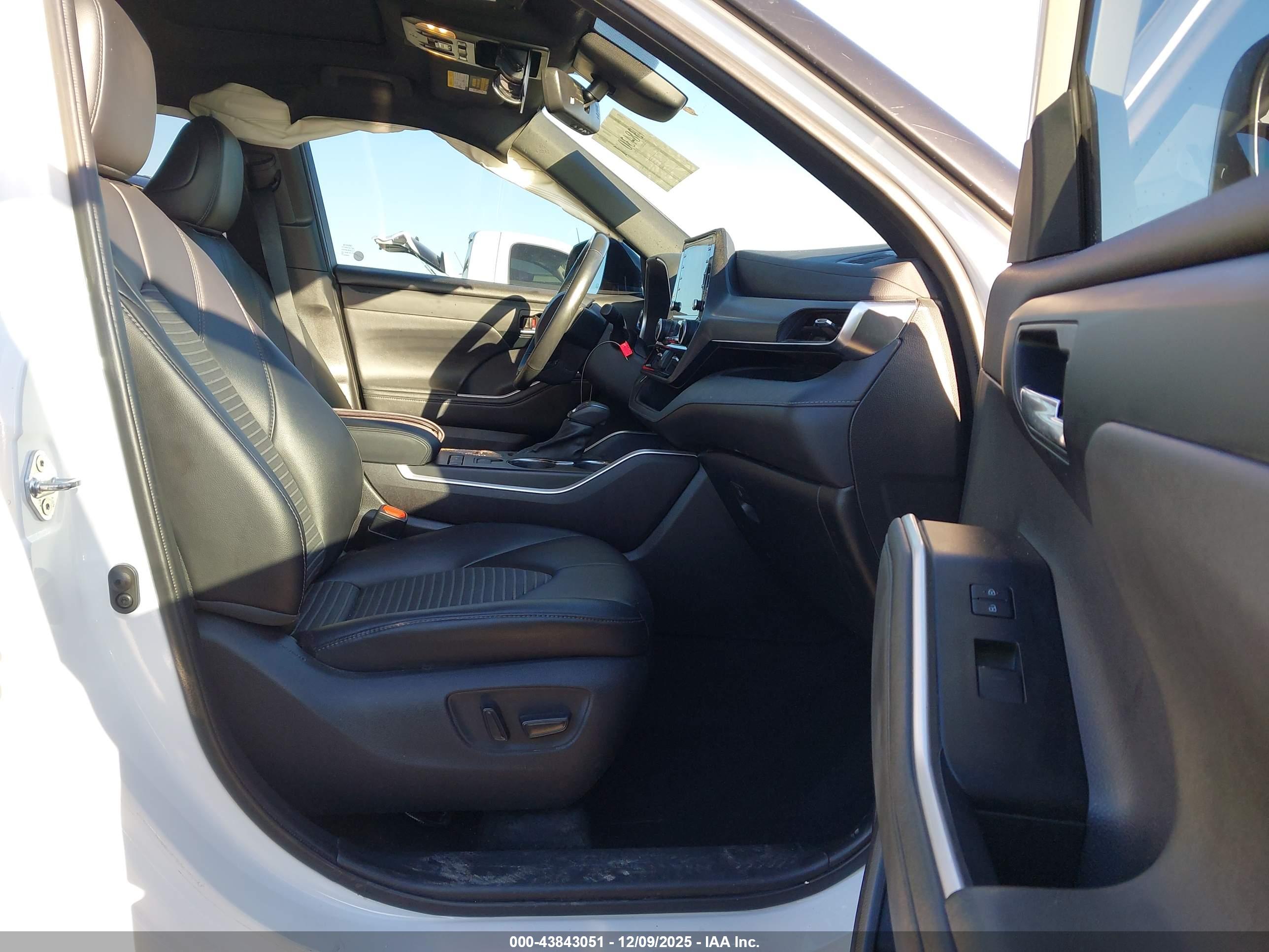 TOYOTA HIGHLANDER image 5