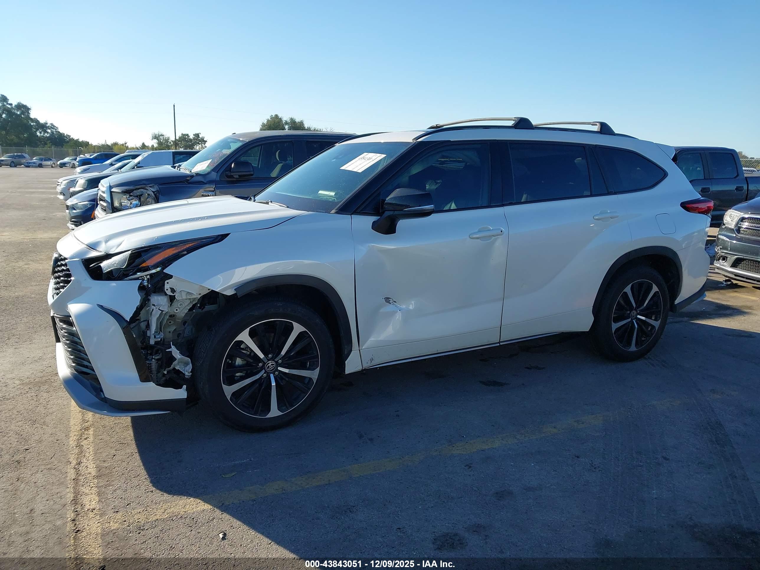 TOYOTA HIGHLANDER image 6