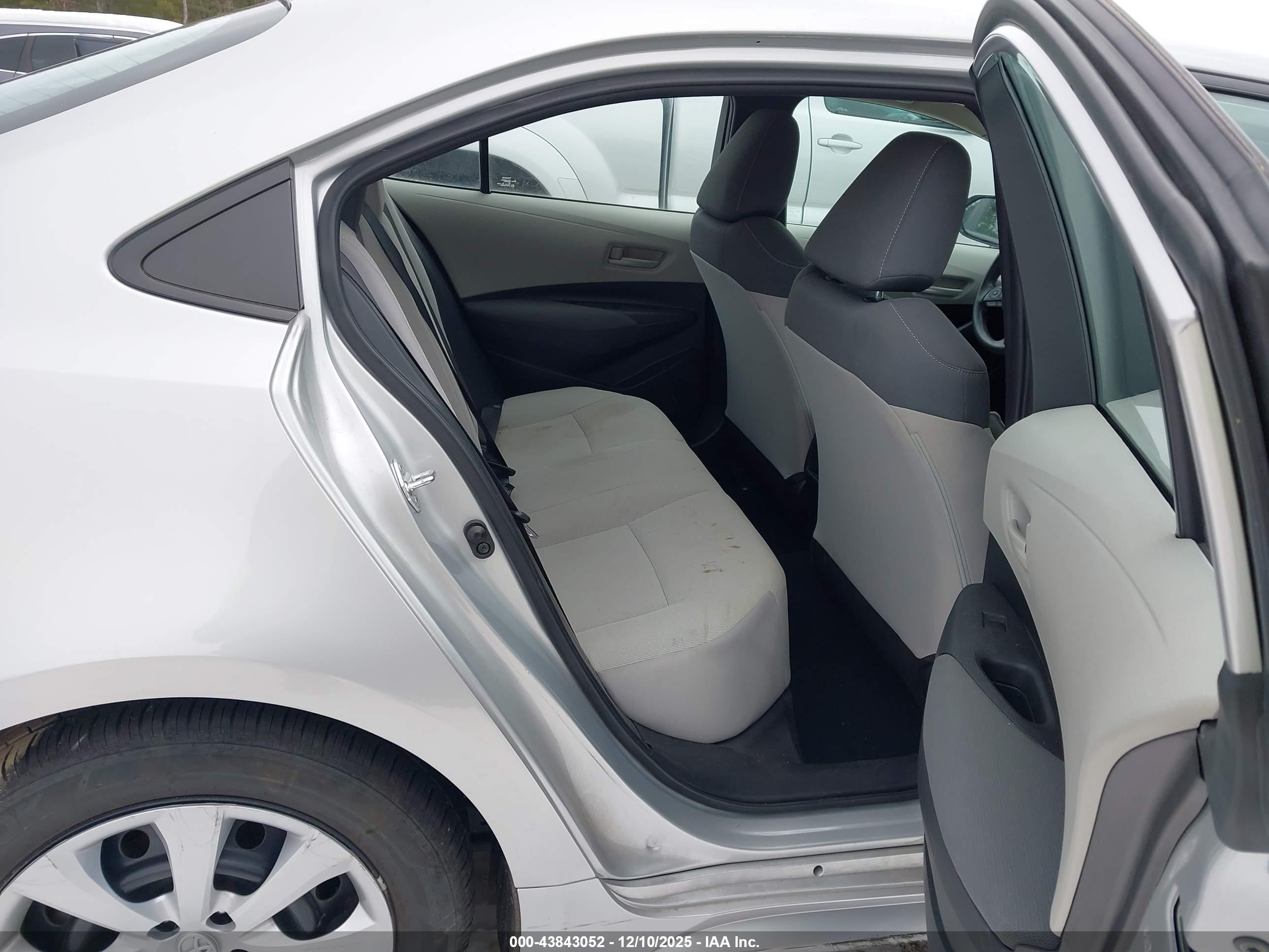 TOYOTA COROLLA image 8