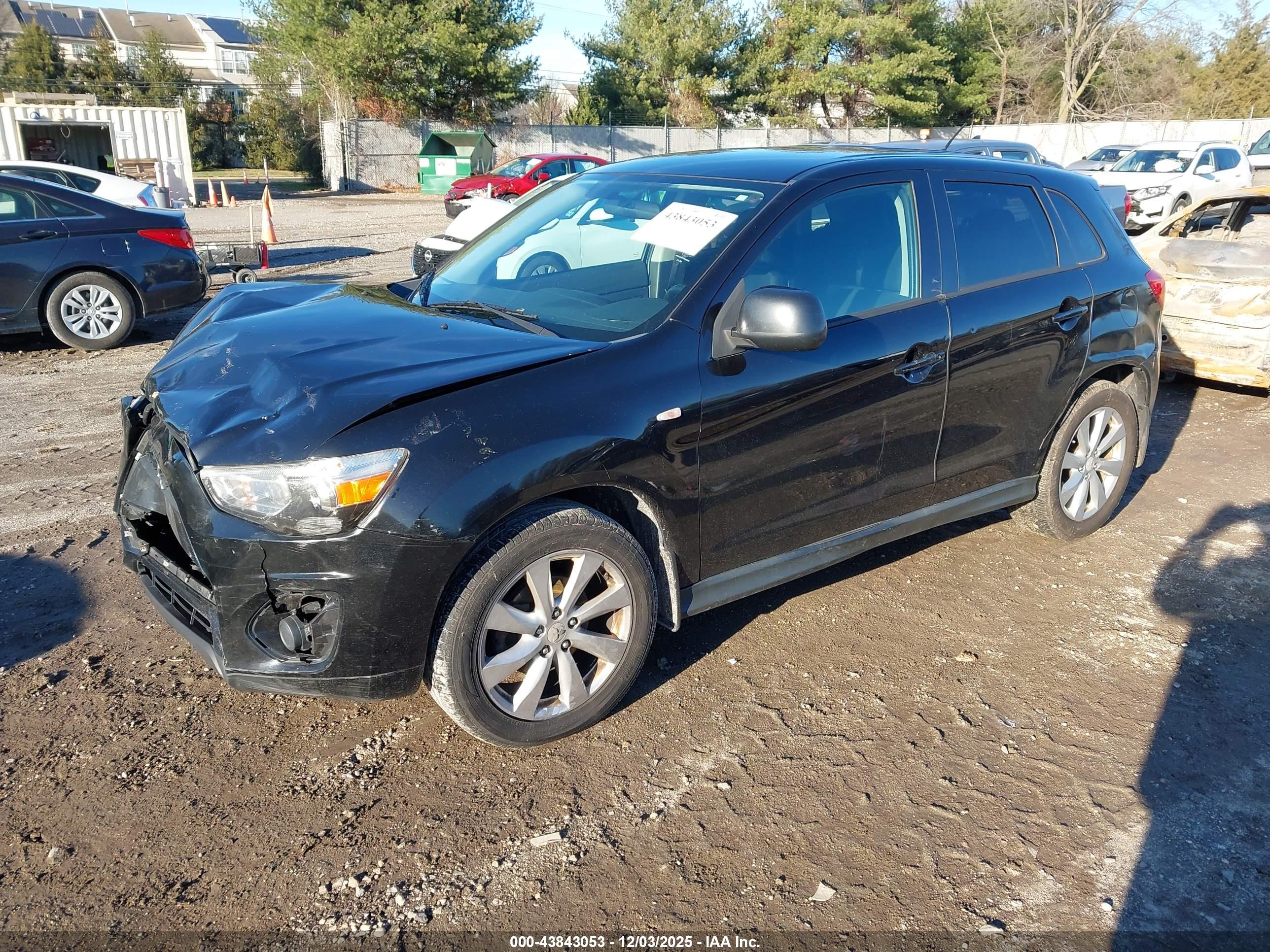 MITSUBISHI OUTLANDER image 2