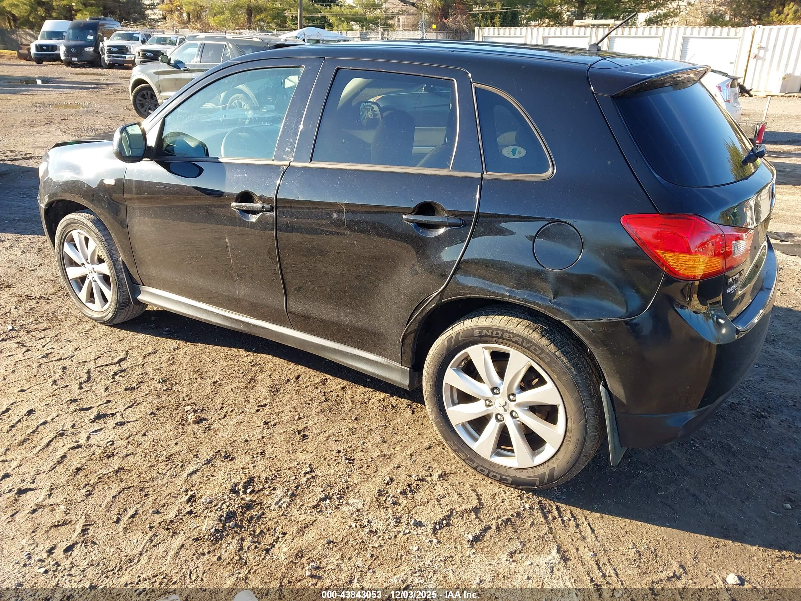 MITSUBISHI OUTLANDER image 3