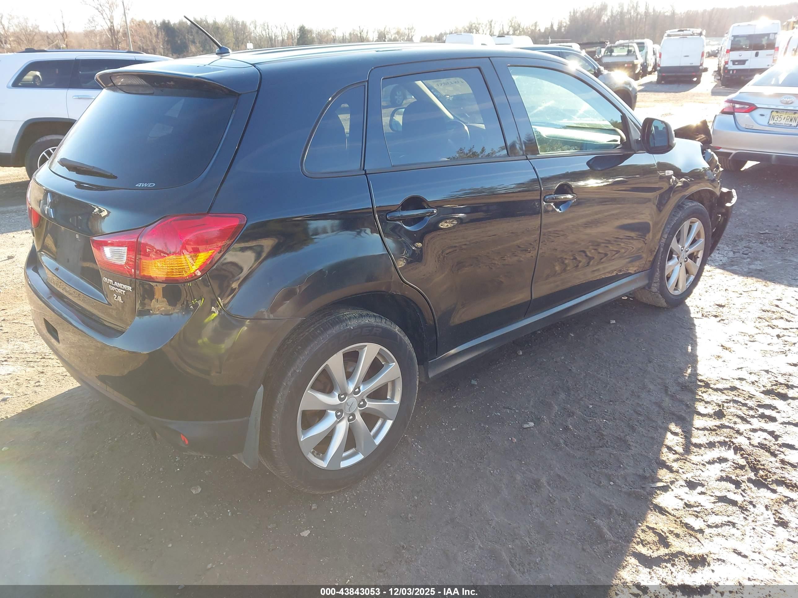 MITSUBISHI OUTLANDER image 4