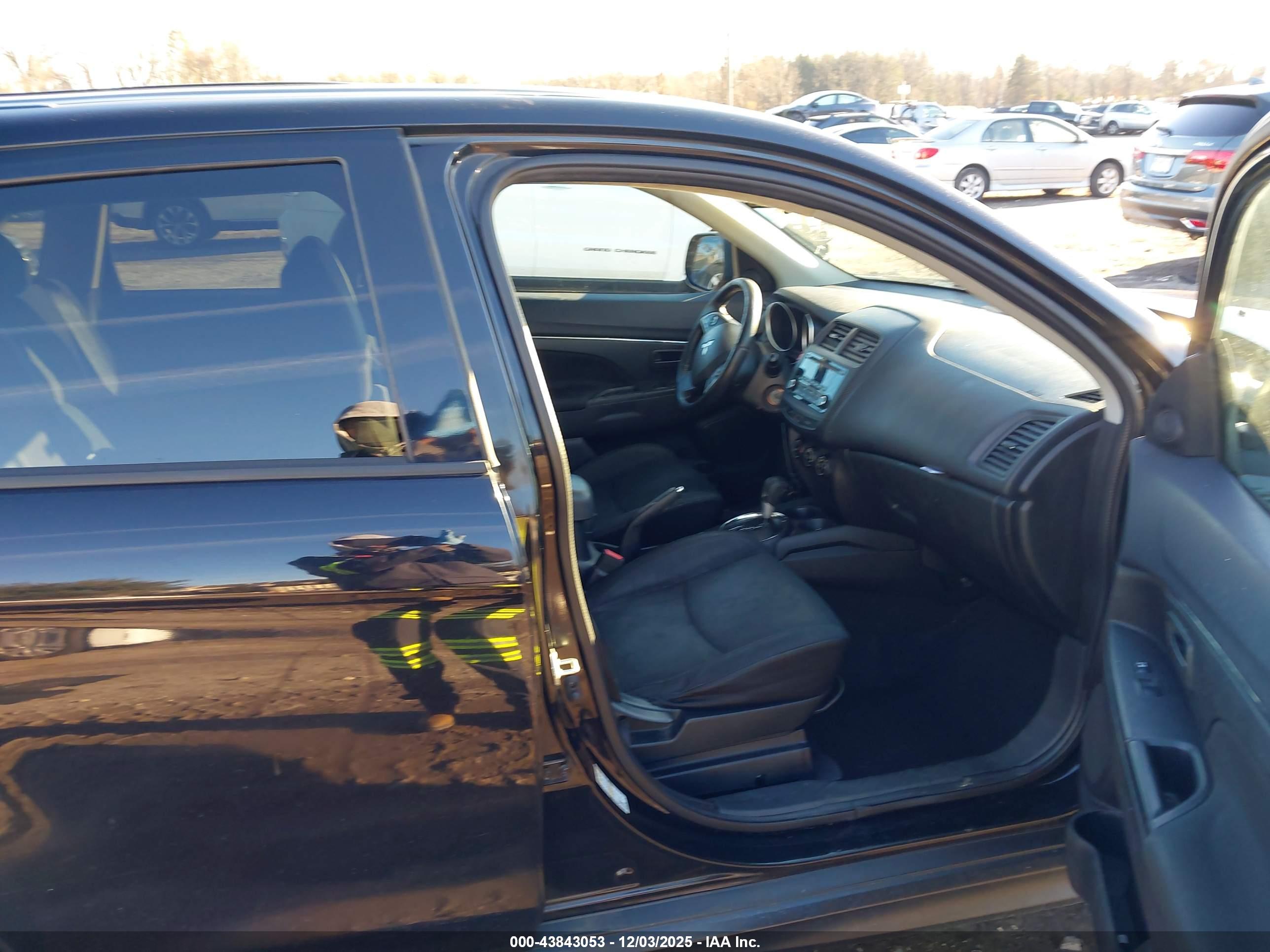 MITSUBISHI OUTLANDER image 5