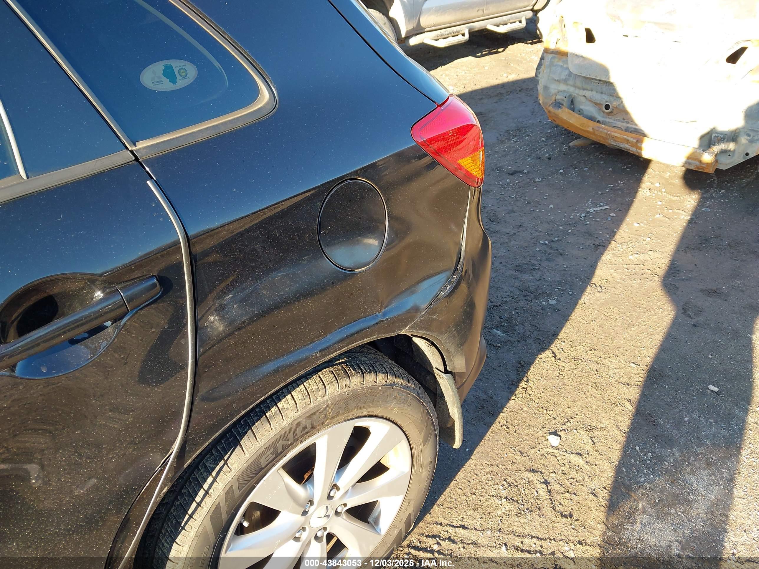 MITSUBISHI OUTLANDER image 6