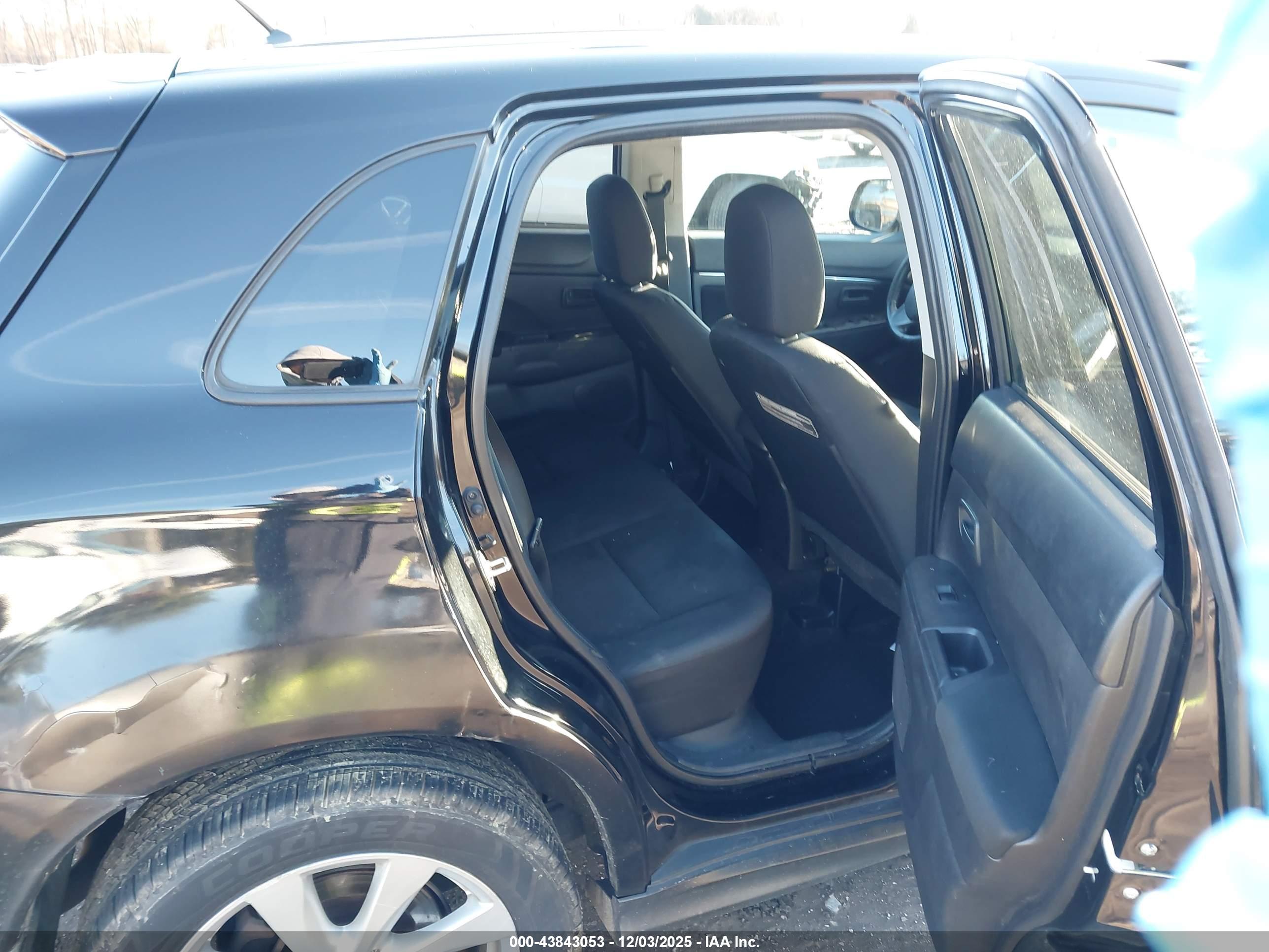 MITSUBISHI OUTLANDER image 8