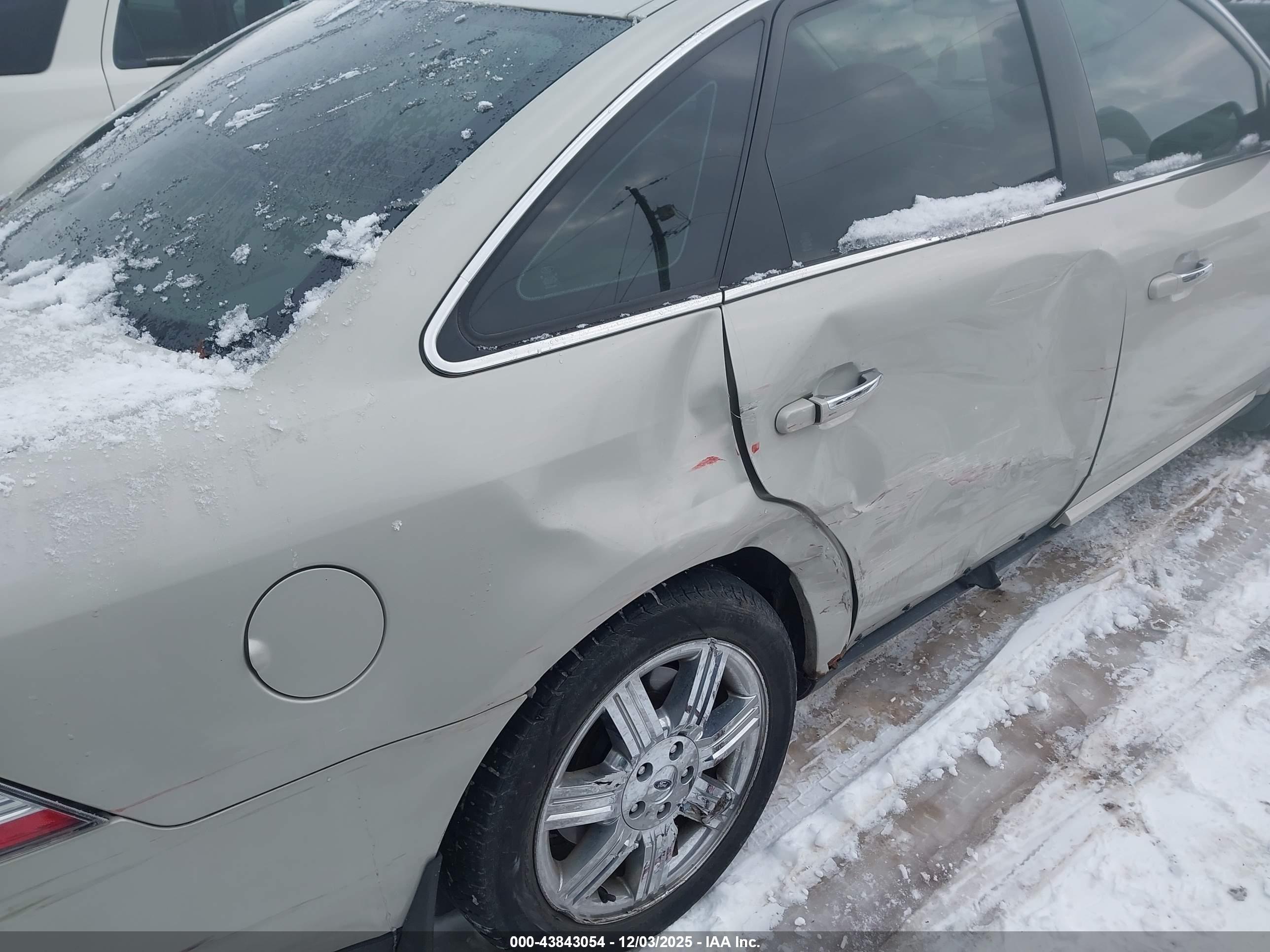 FORD TAURUS image 6