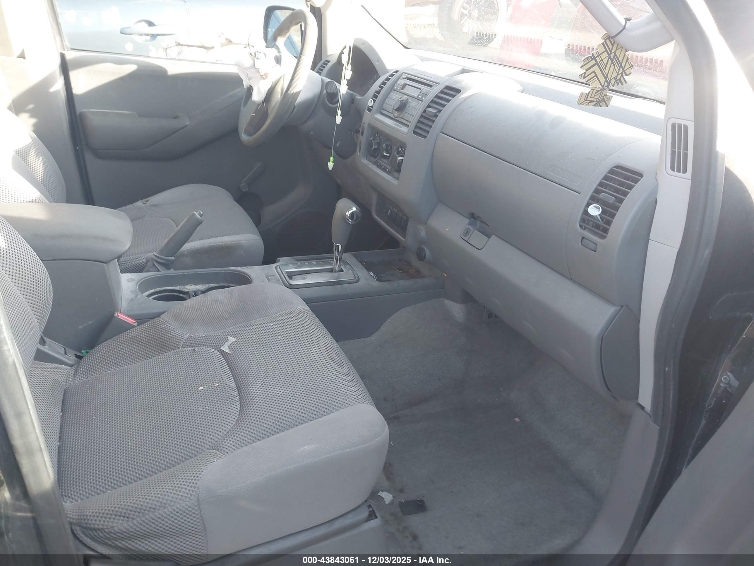 NISSAN FRONTIER image 5
