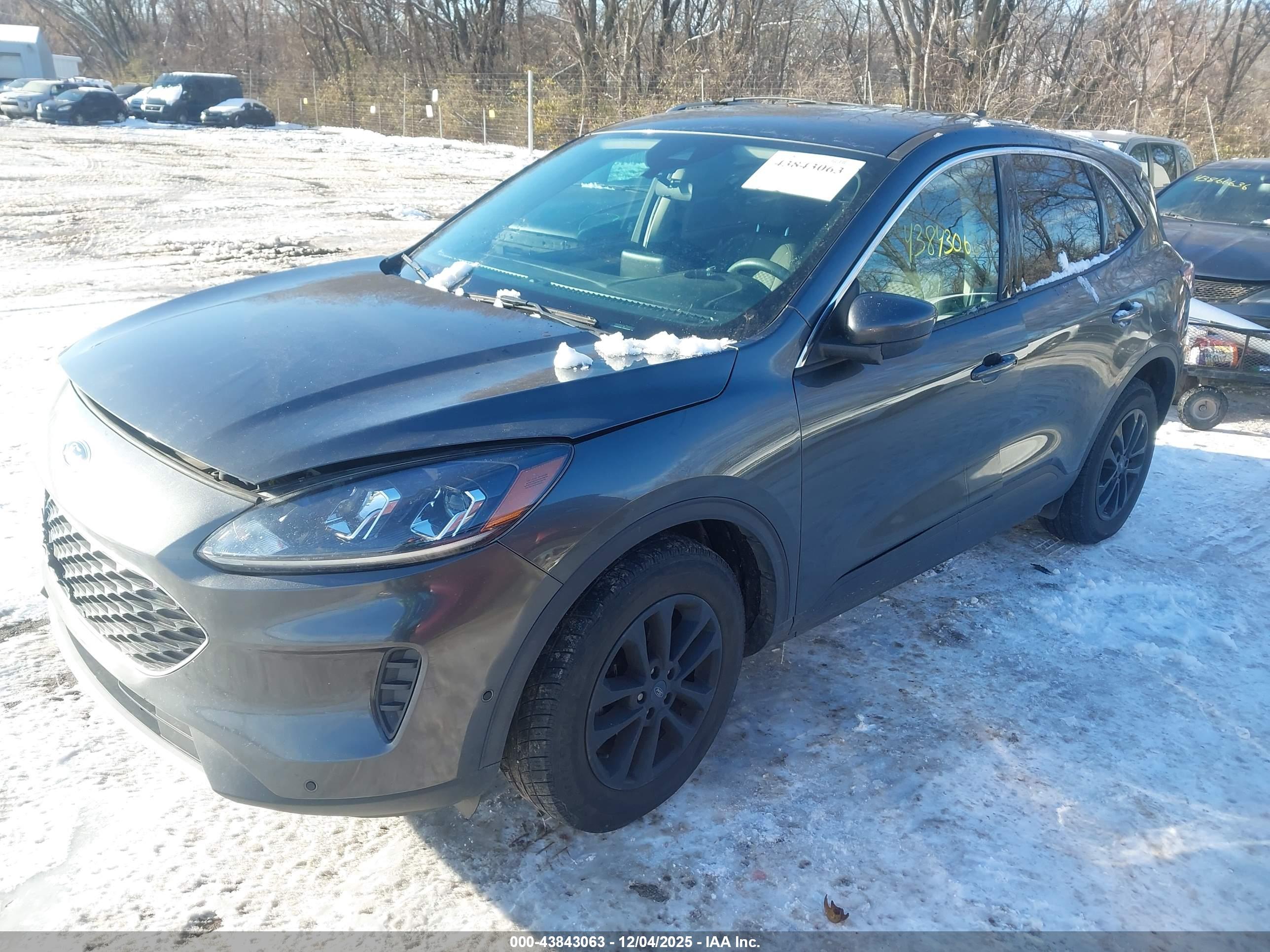 FORD ESCAPE image 2