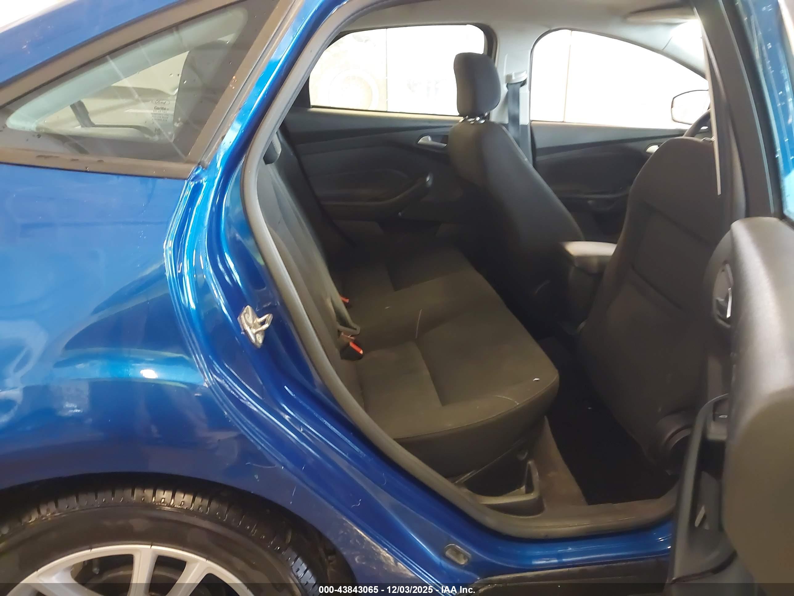 FORD FOCUS image 8