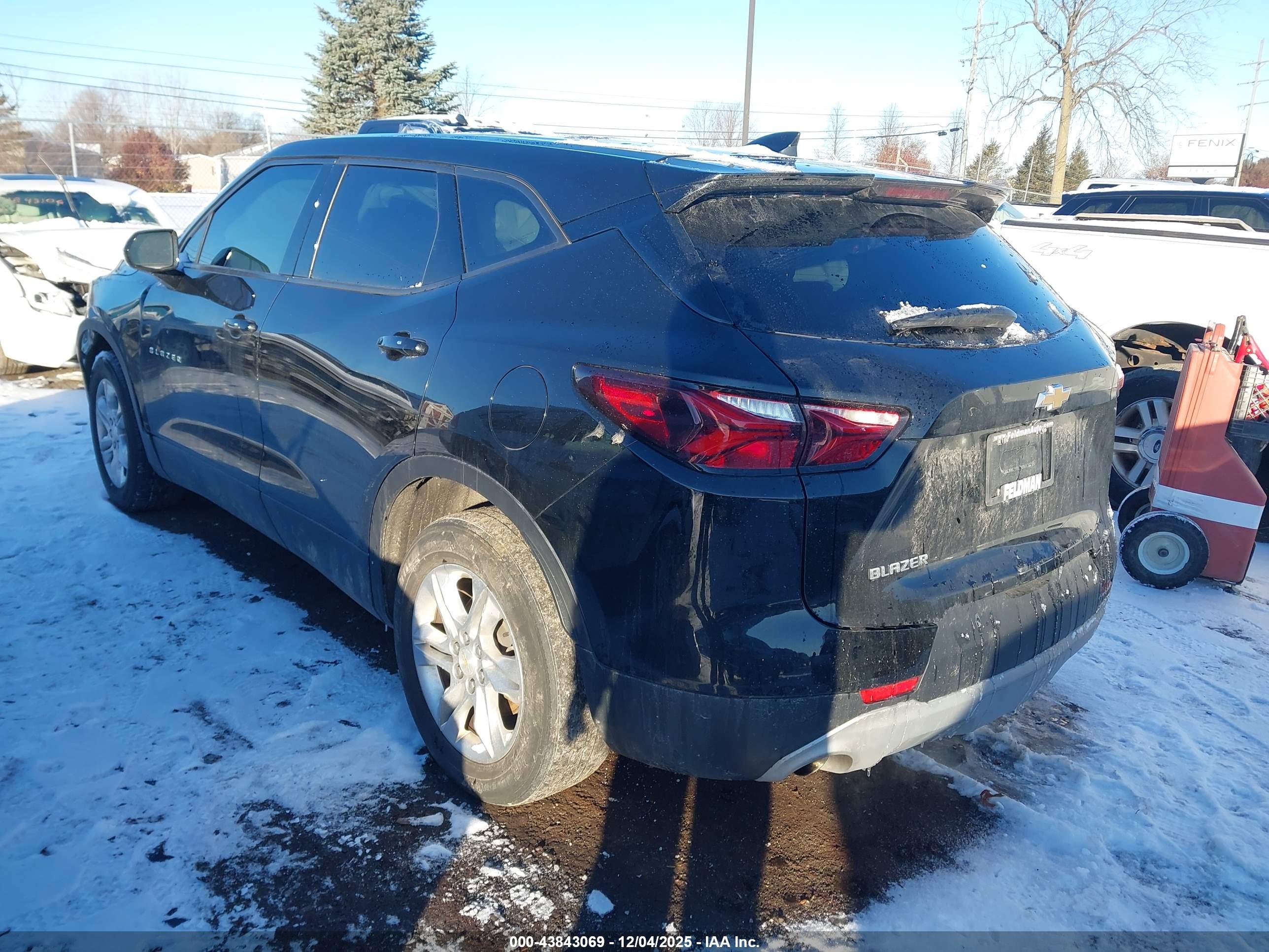 CHEVROLET BLAZER image 3