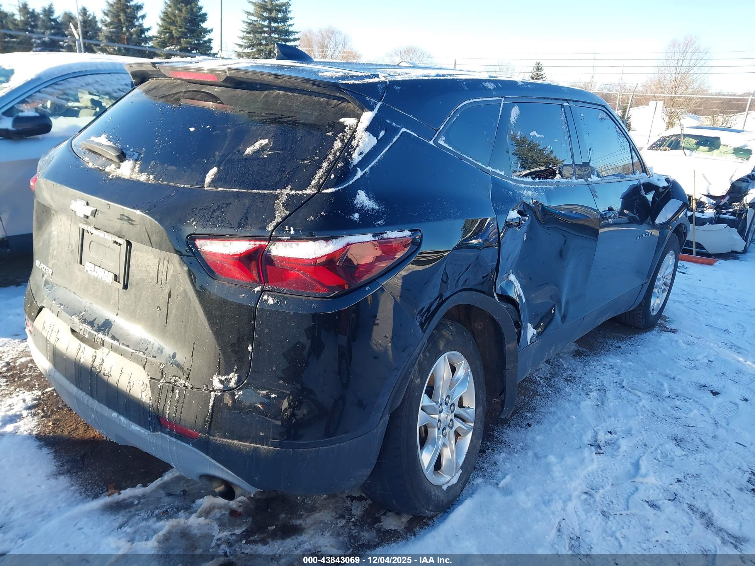 CHEVROLET BLAZER image 4