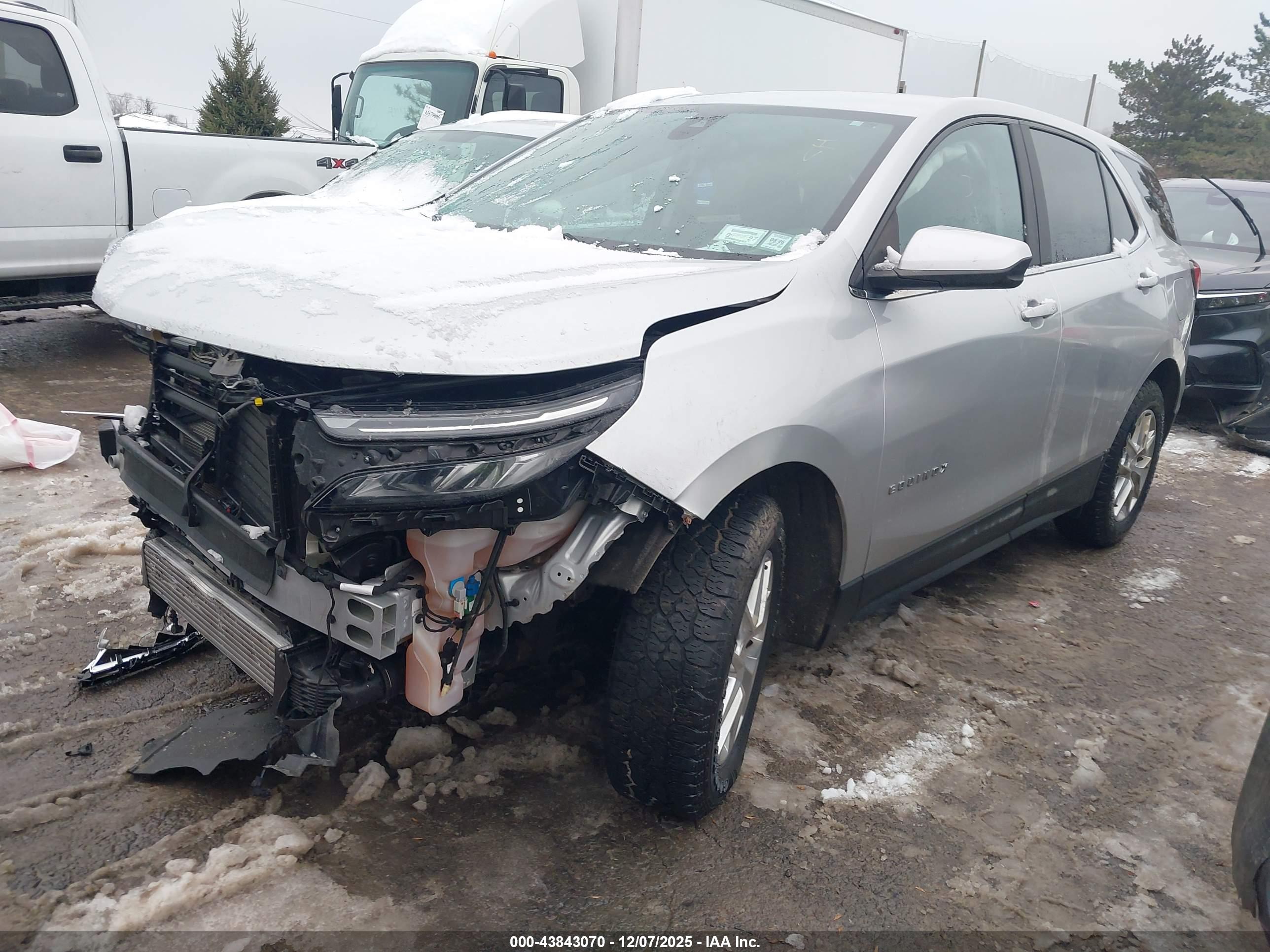 CHEVROLET EQUINOX image 2