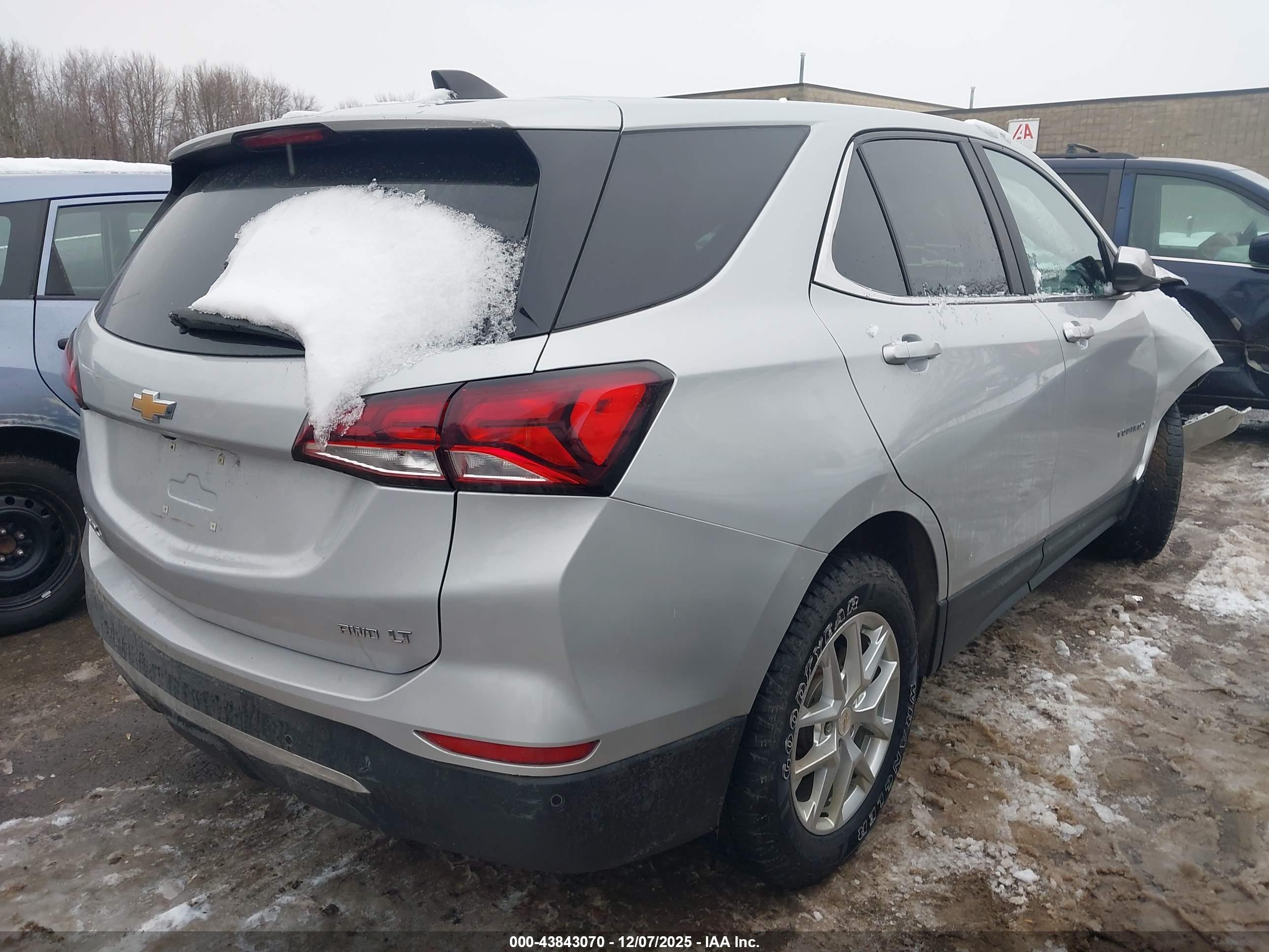 CHEVROLET EQUINOX image 4