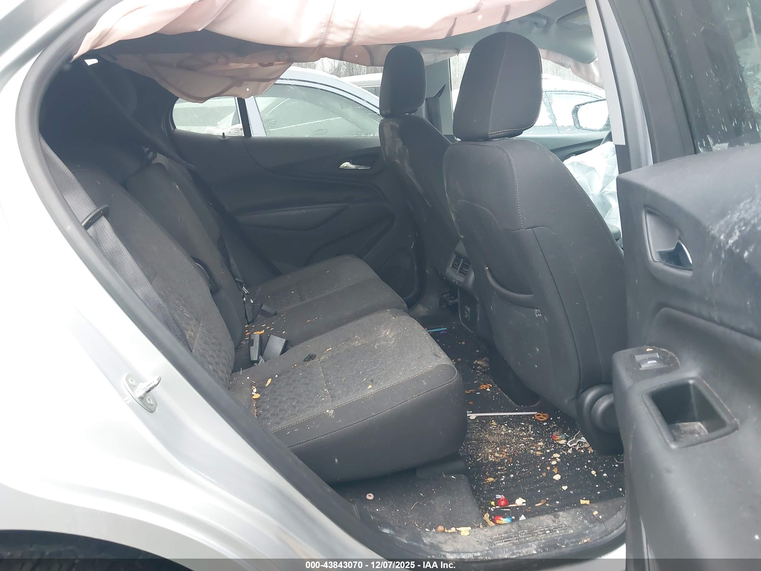 CHEVROLET EQUINOX image 8