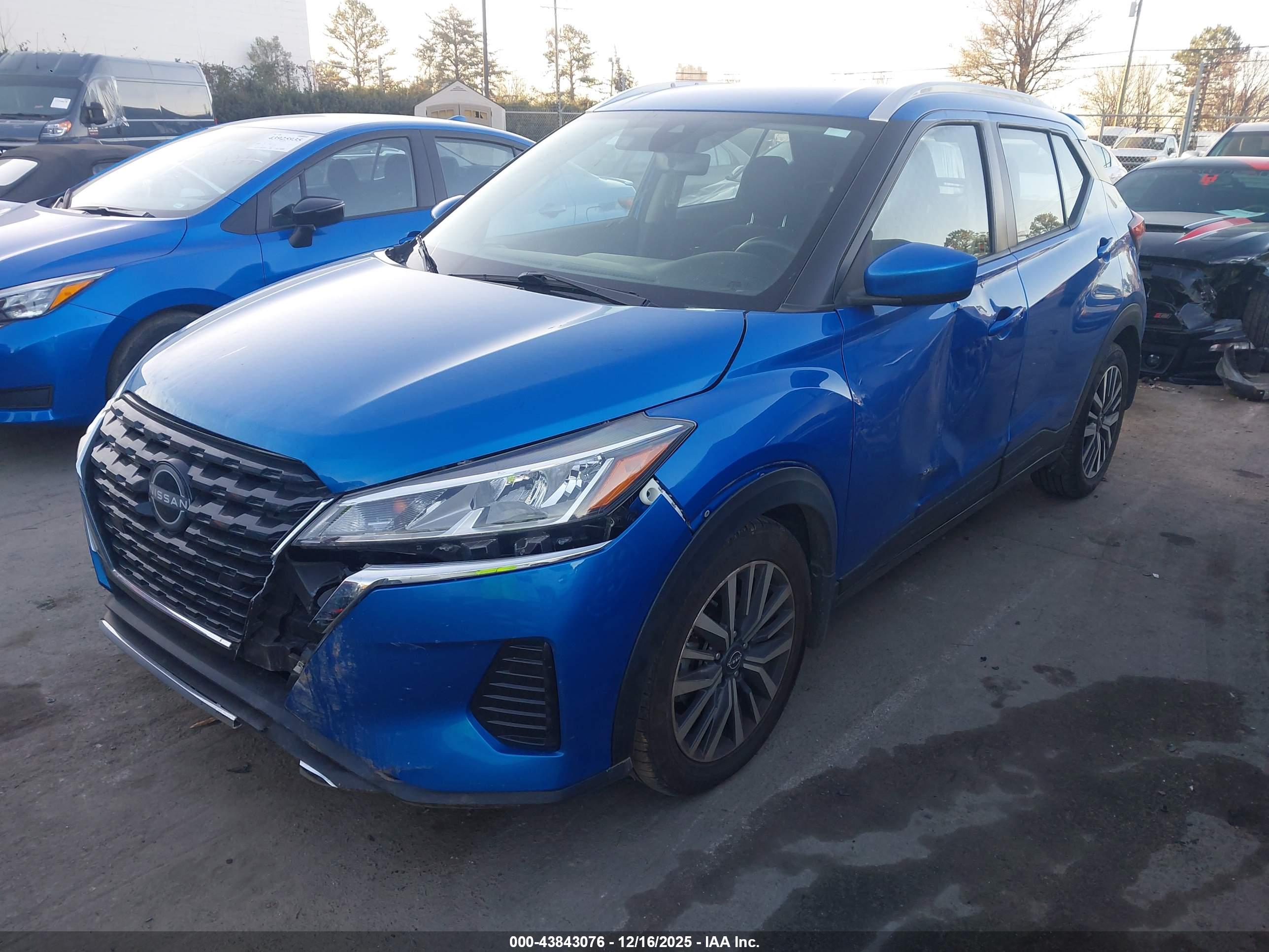 NISSAN KICKS image 2