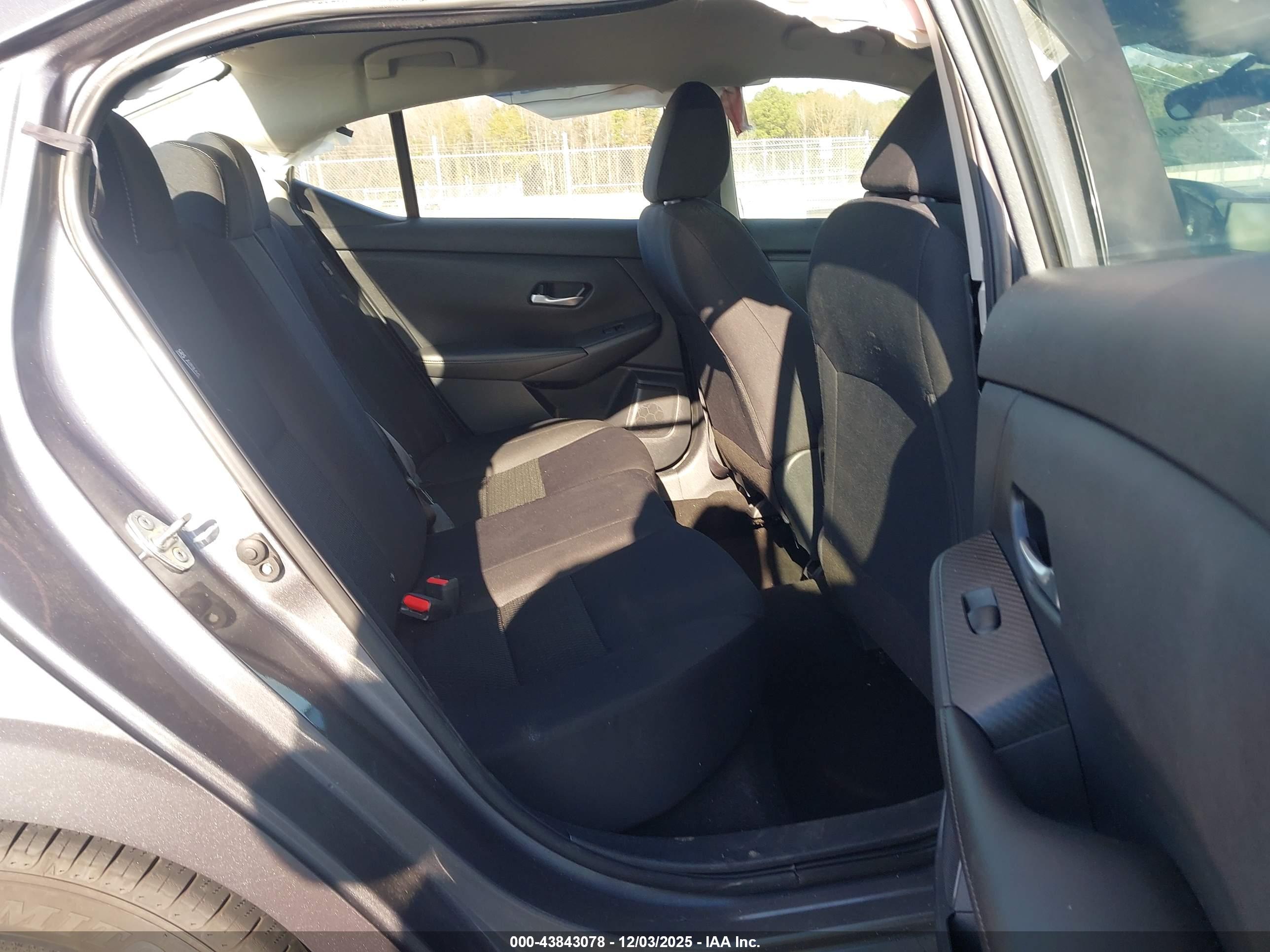 NISSAN SENTRA image 8