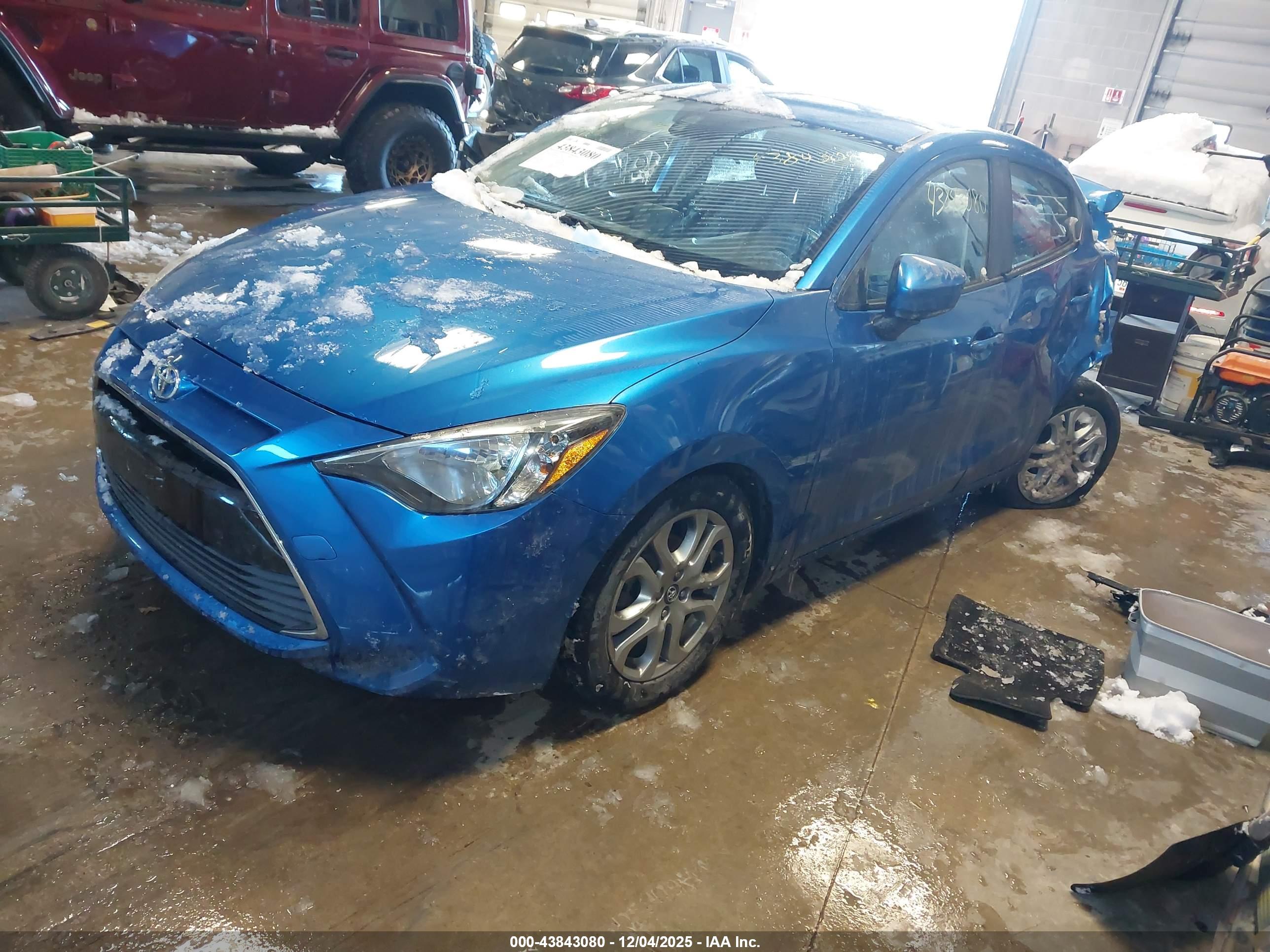 TOYOTA YARIS image 2