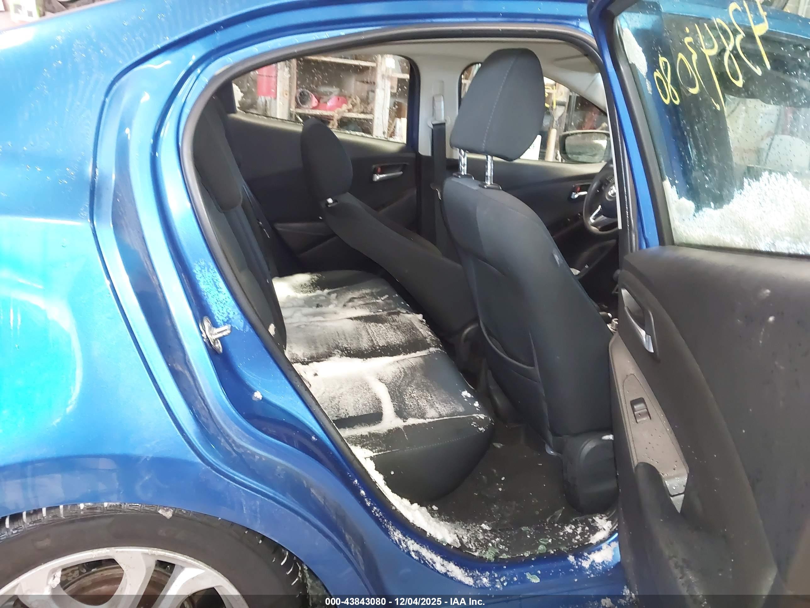 TOYOTA YARIS image 8