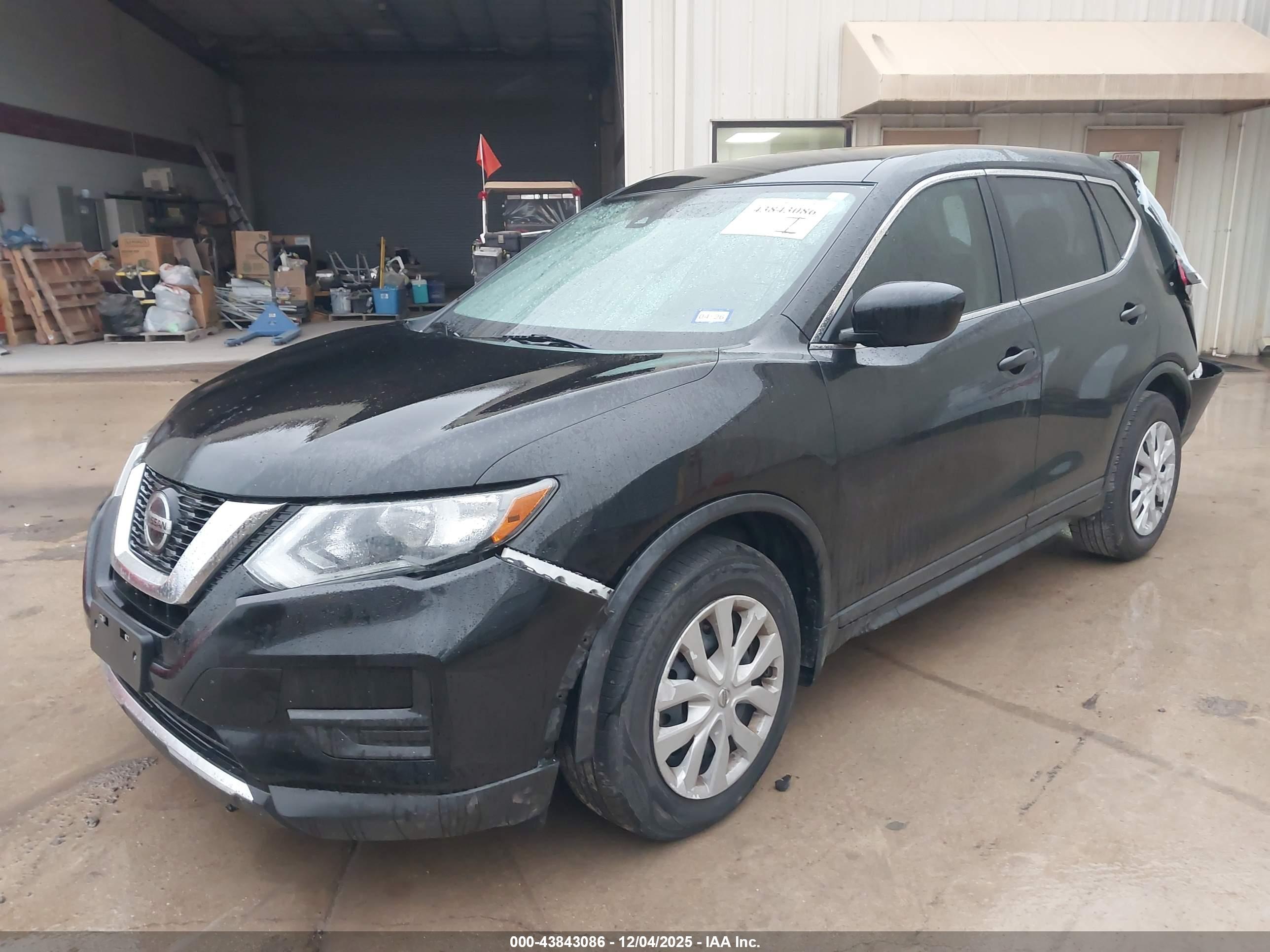 NISSAN ROGUE image 2