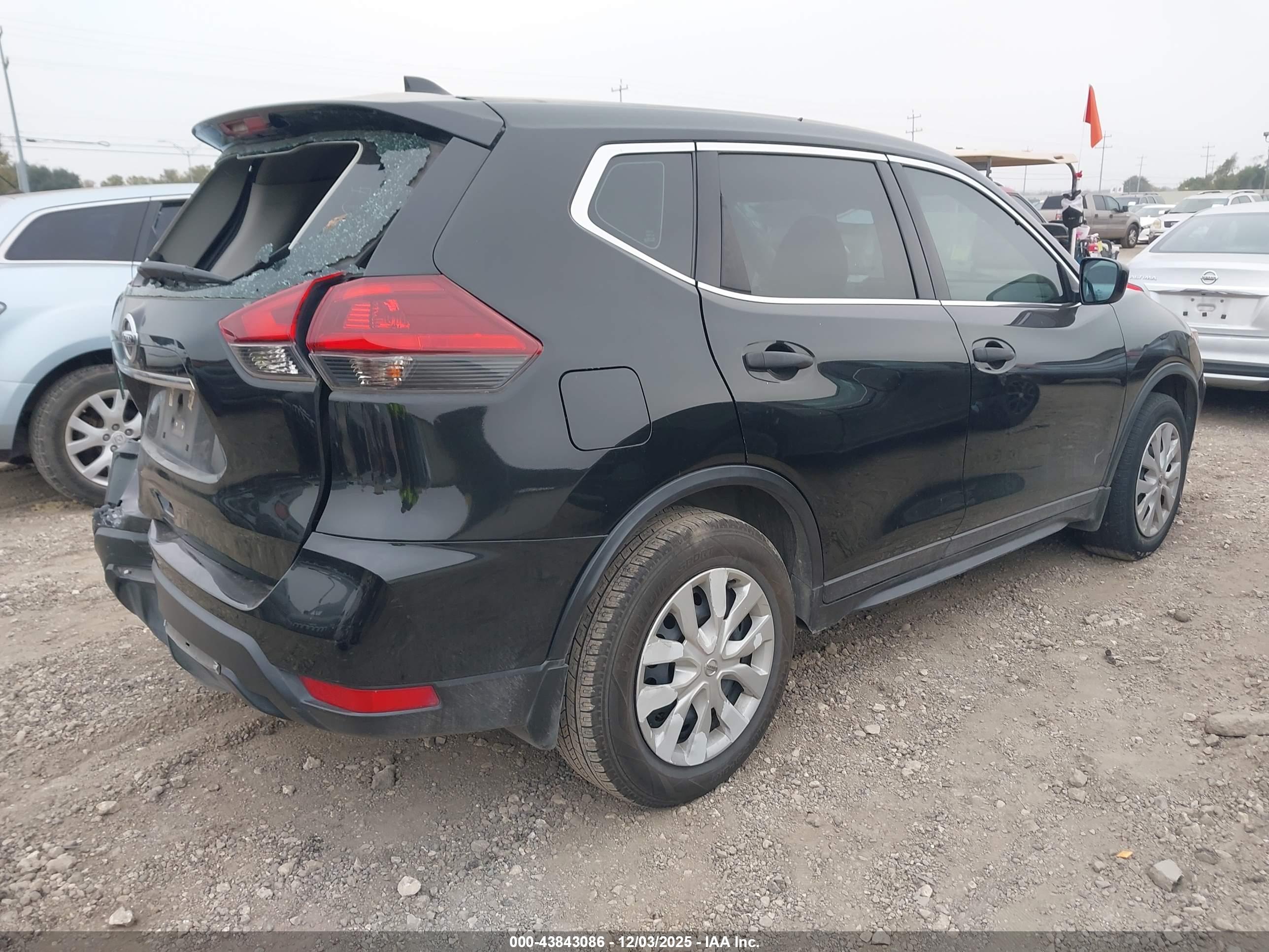 NISSAN ROGUE image 4