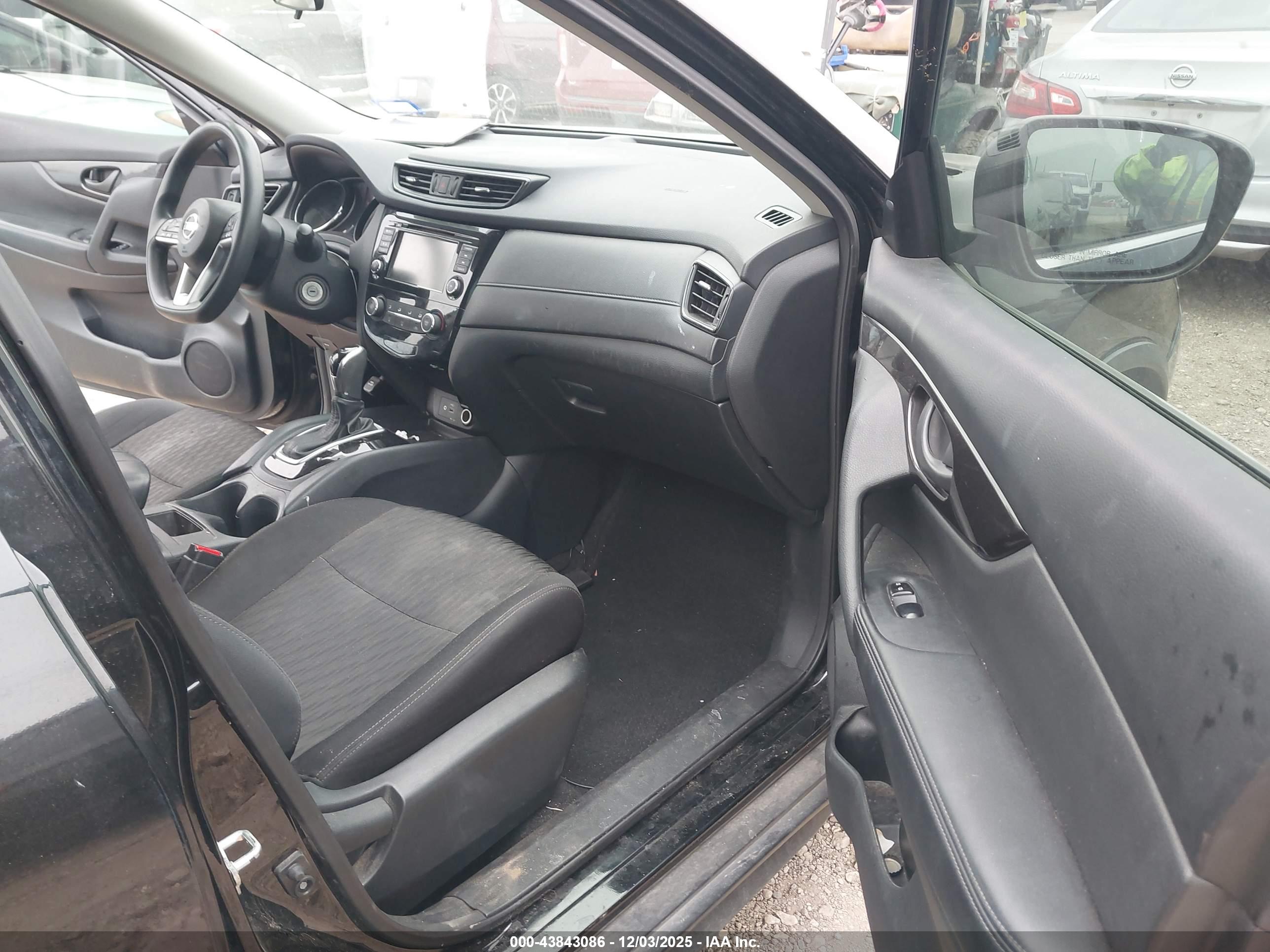 NISSAN ROGUE image 5