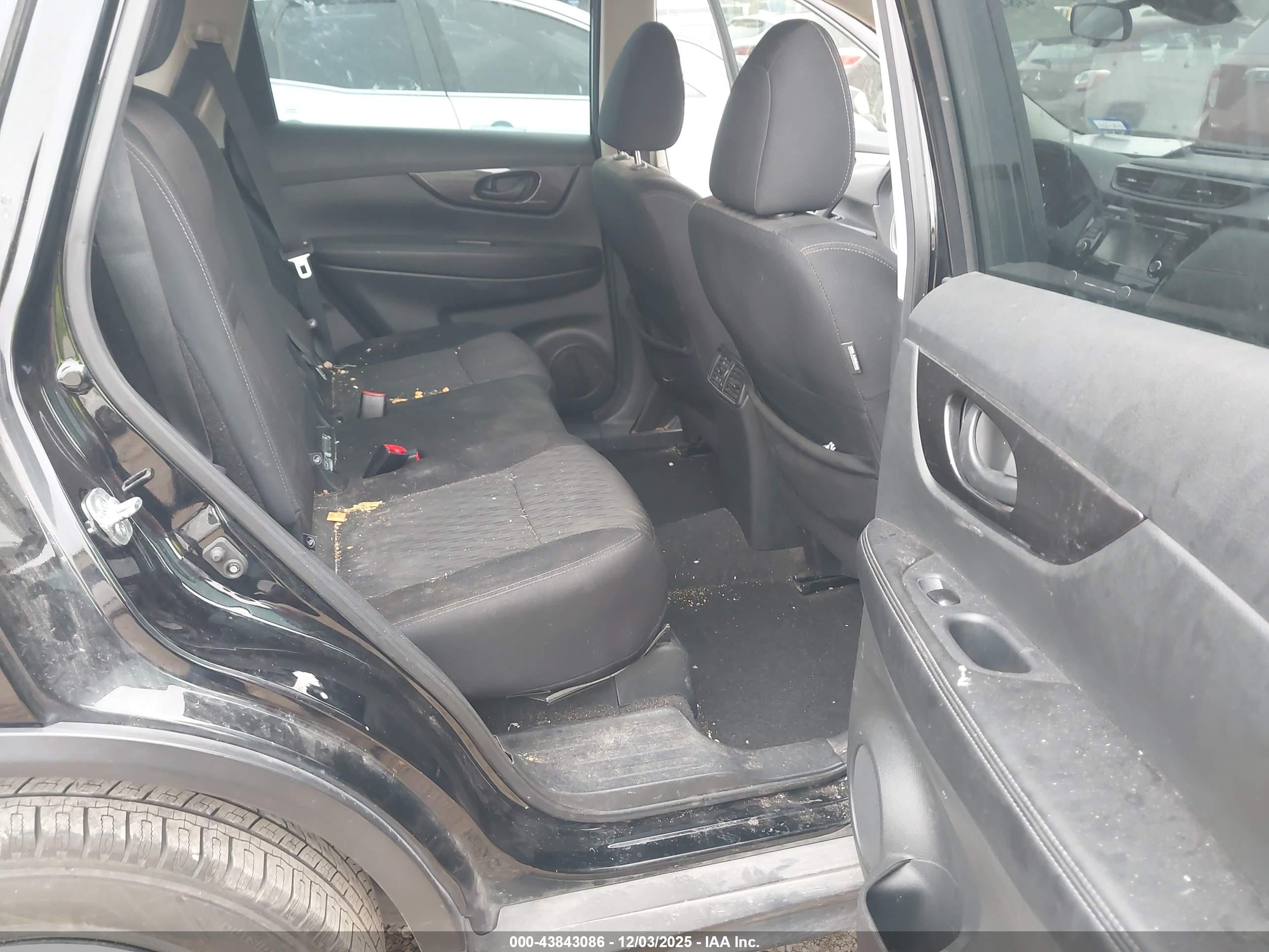 NISSAN ROGUE image 8