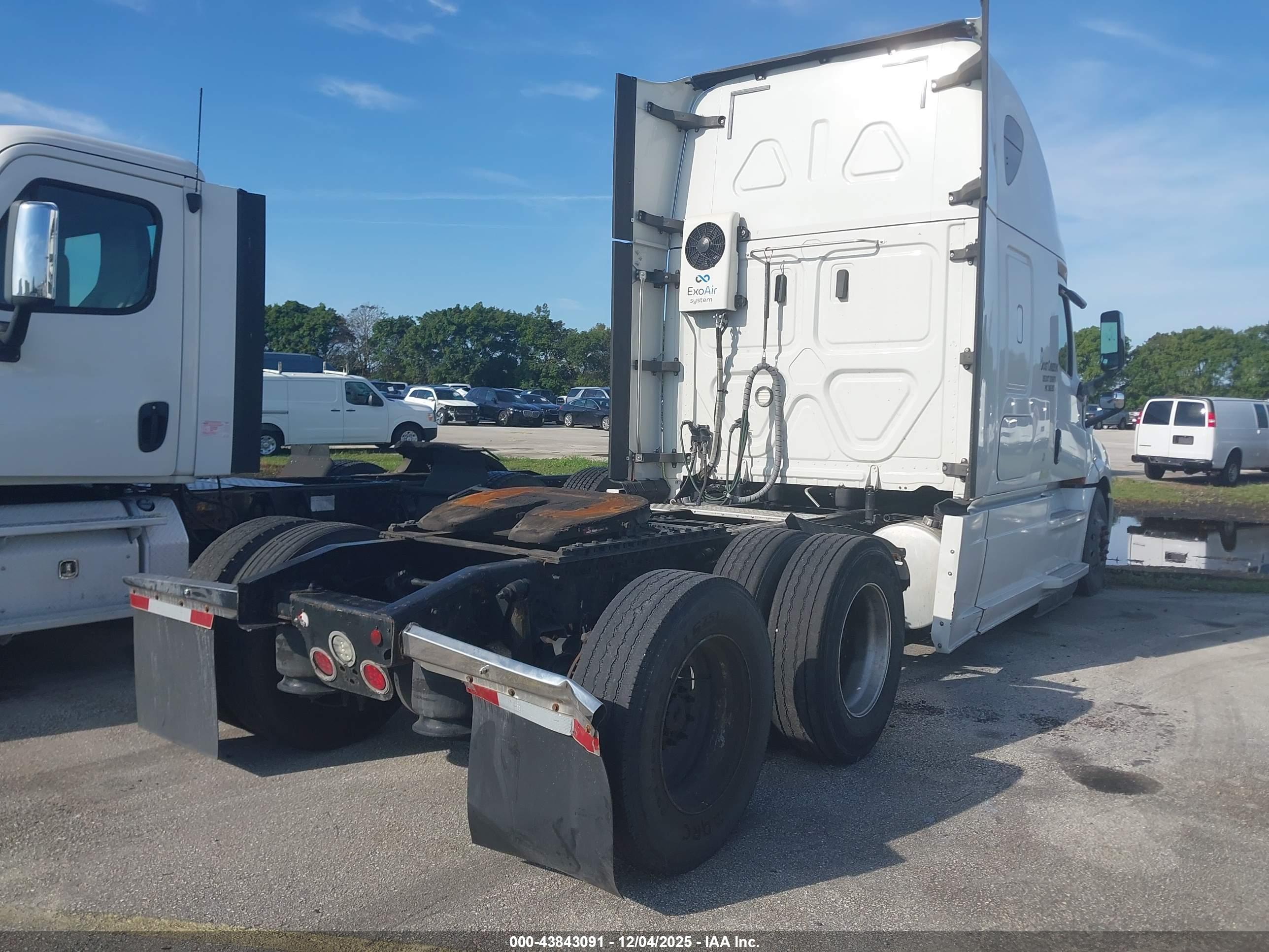 FREIGHTLINER NEW image 4